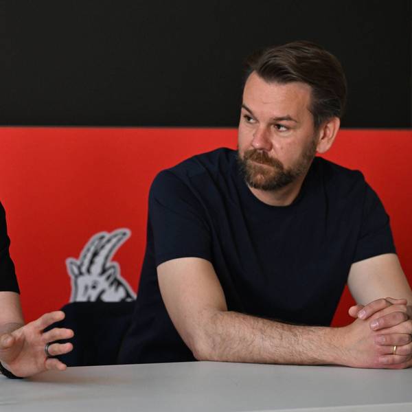 Trainer Rene Wagner und Geschäftsführer Thomas Kessler beim Gespräch mit Medienvertretern