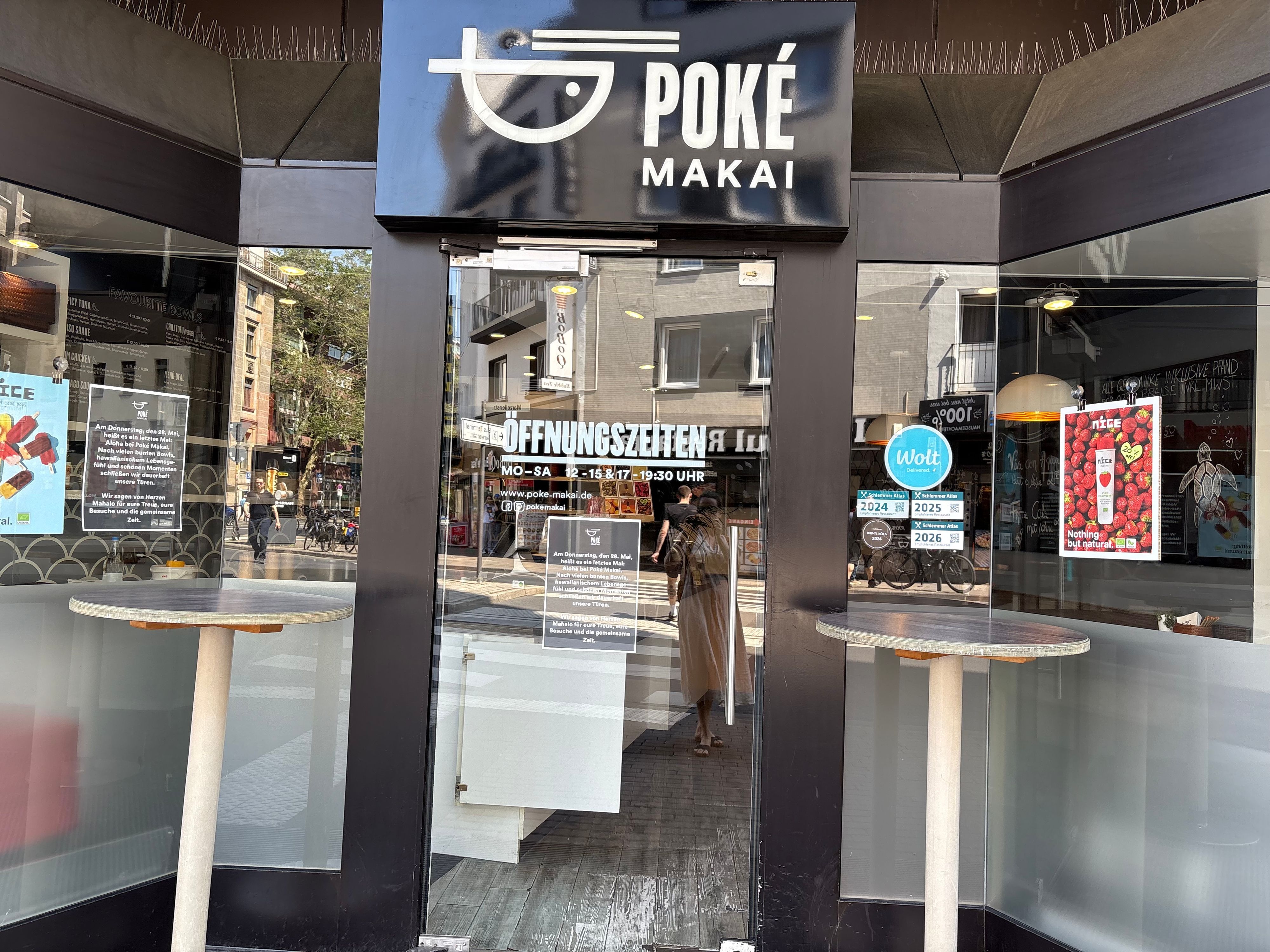 Der Eingang vom Poke Makai in Köln nahe des Doms.