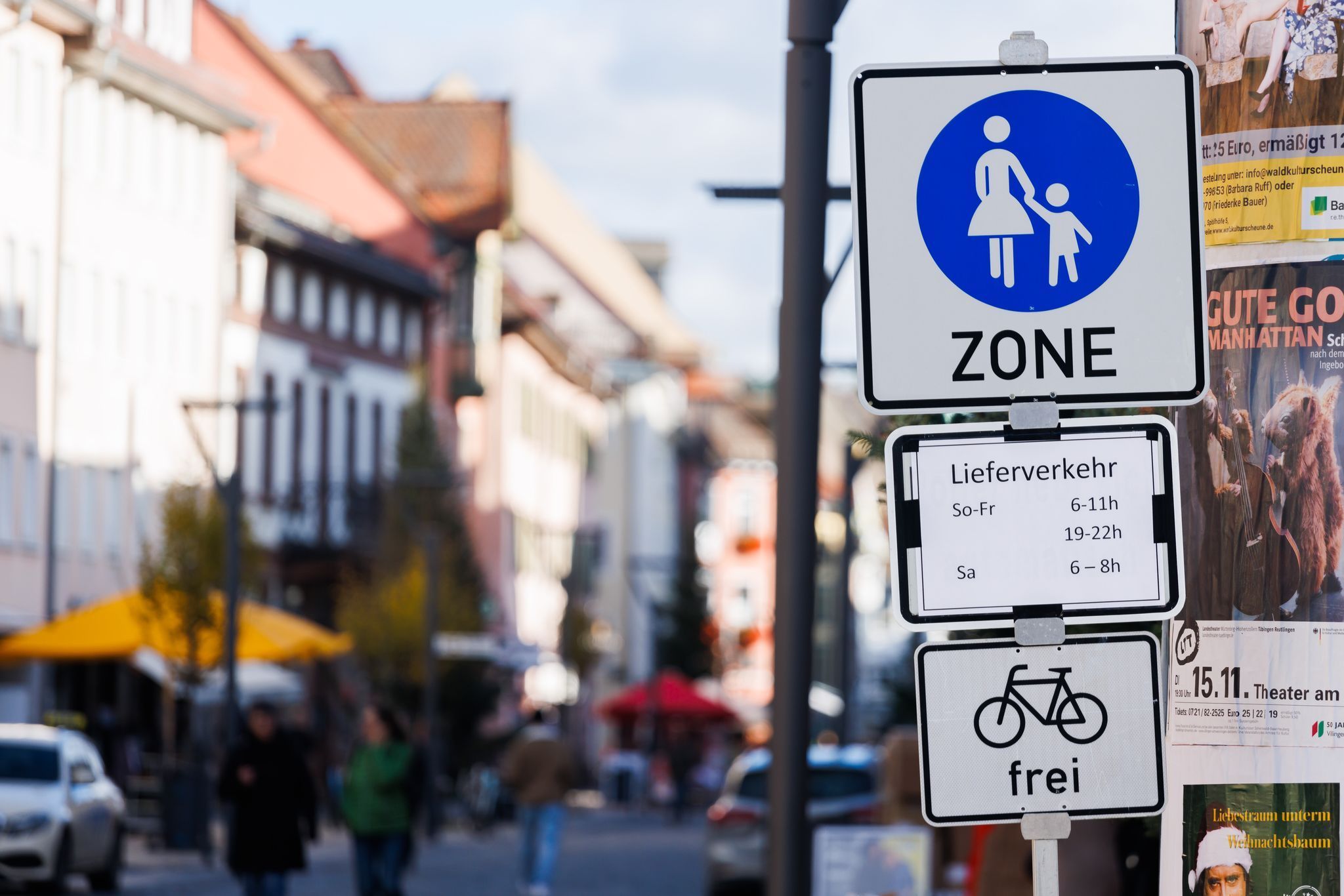 Ein Schild markiert den Beginn einer Fußgängerzone