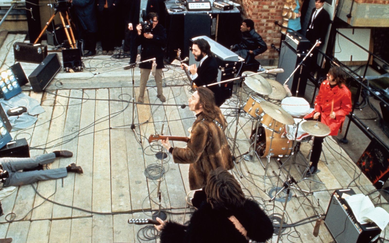 Get Back: 1970 gab es kein Zurück mehr, nach ihrem Konzert auf dem Dach ihrer Firma Apple lösten sich die Beatles auf. (Bild: Apple Corps Ltd. / EMI)