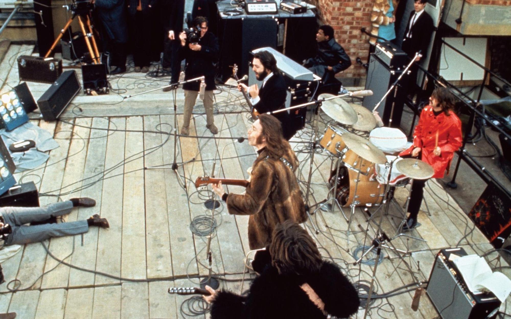 Get Back: 1970 gab es kein Zurück mehr, nach ihrem Konzert auf dem Dach ihrer Firma Apple lösten sich die Beatles auf. (Bild: Apple Corps Ltd. / EMI)