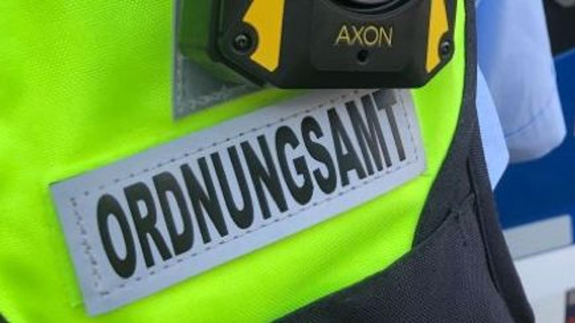 Mitarbeiter des Ordnungsamtes in Bad Honnef sind mit Bodycams ausgestattet.