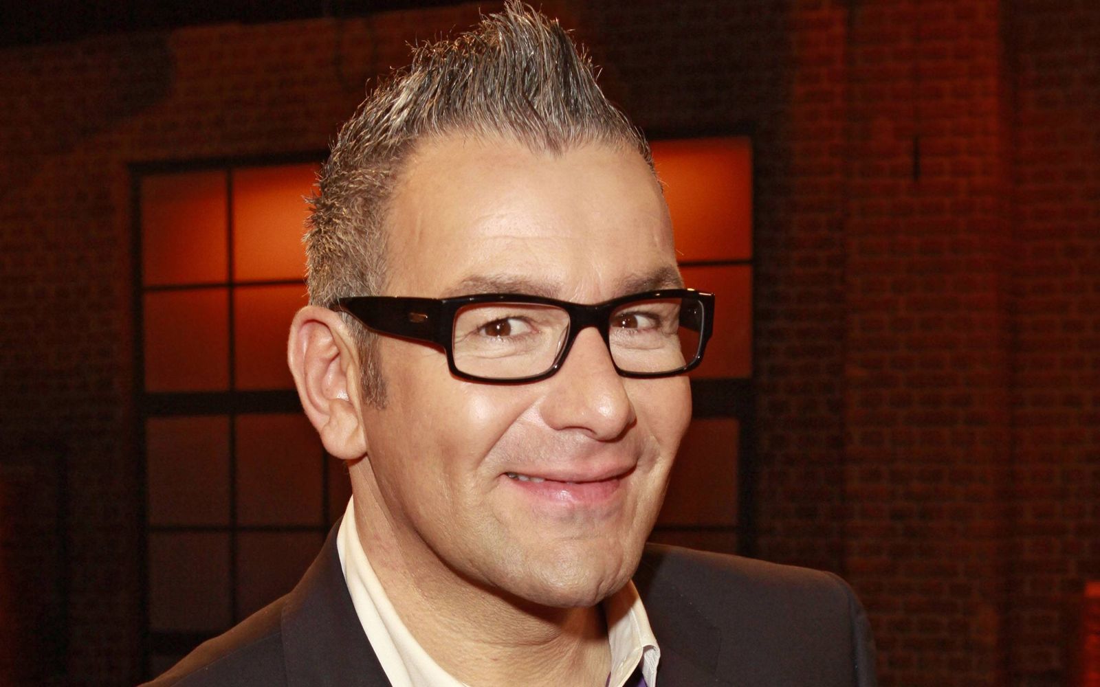 Für Chefmoderator Ralf Kühler heißt es Abschied nehmen: Channel 21 stellt den Betrieb ein. (Bild: IMAGO / Future Image)