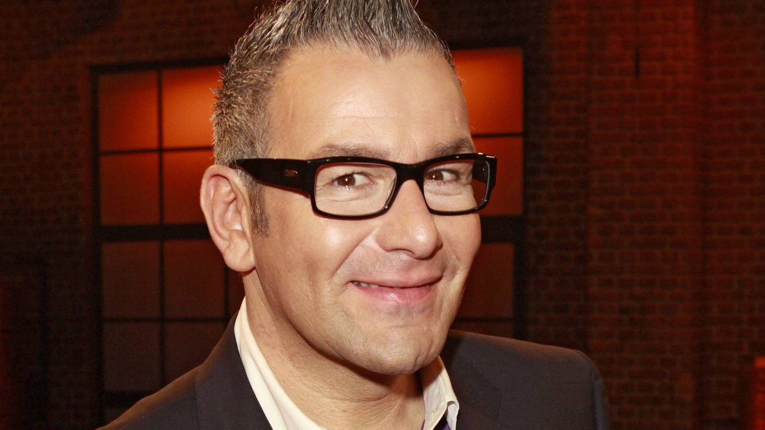 Für Chefmoderator Ralf Kühler heißt es Abschied nehmen: Channel 21 stellt den Betrieb ein. (Bild: IMAGO / Future Image)