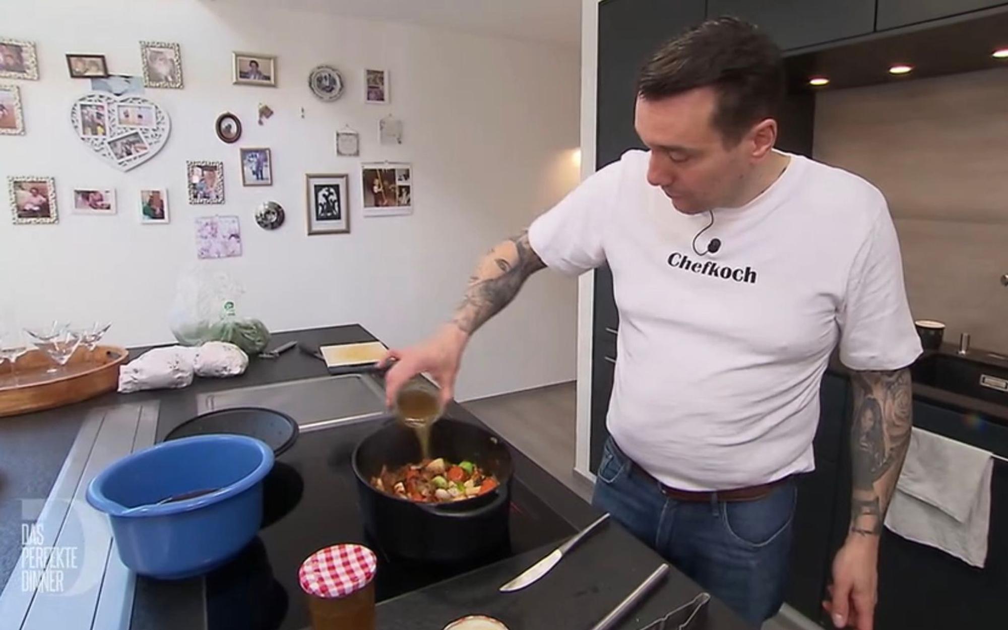 Freddy (46) mag nicht nur in der Küche Präzisionsarbeit. (Bild: RTL)
