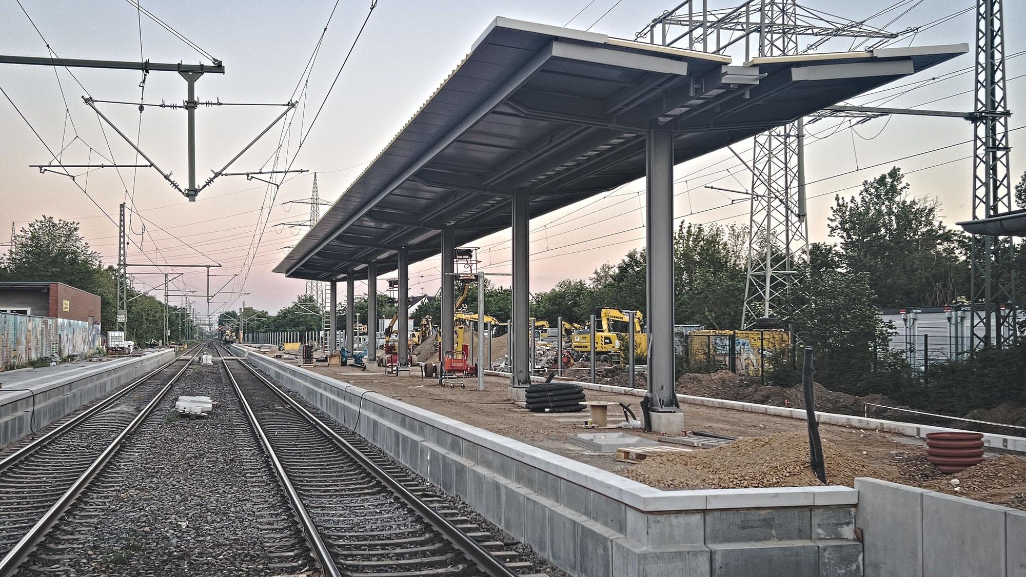 Der Manforter Bahnhof kann, Stand jetzt, doch nicht wie geplant barrierefrei ausgebaut werden. (Archivbild)