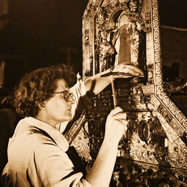19.04.2024 Köln. Eine neue Ausstellung in der Domschatzkammer. Zu Sehen sind Arbeiten der Goldschmiedin Elisabeth Treskow (1898-1992) .