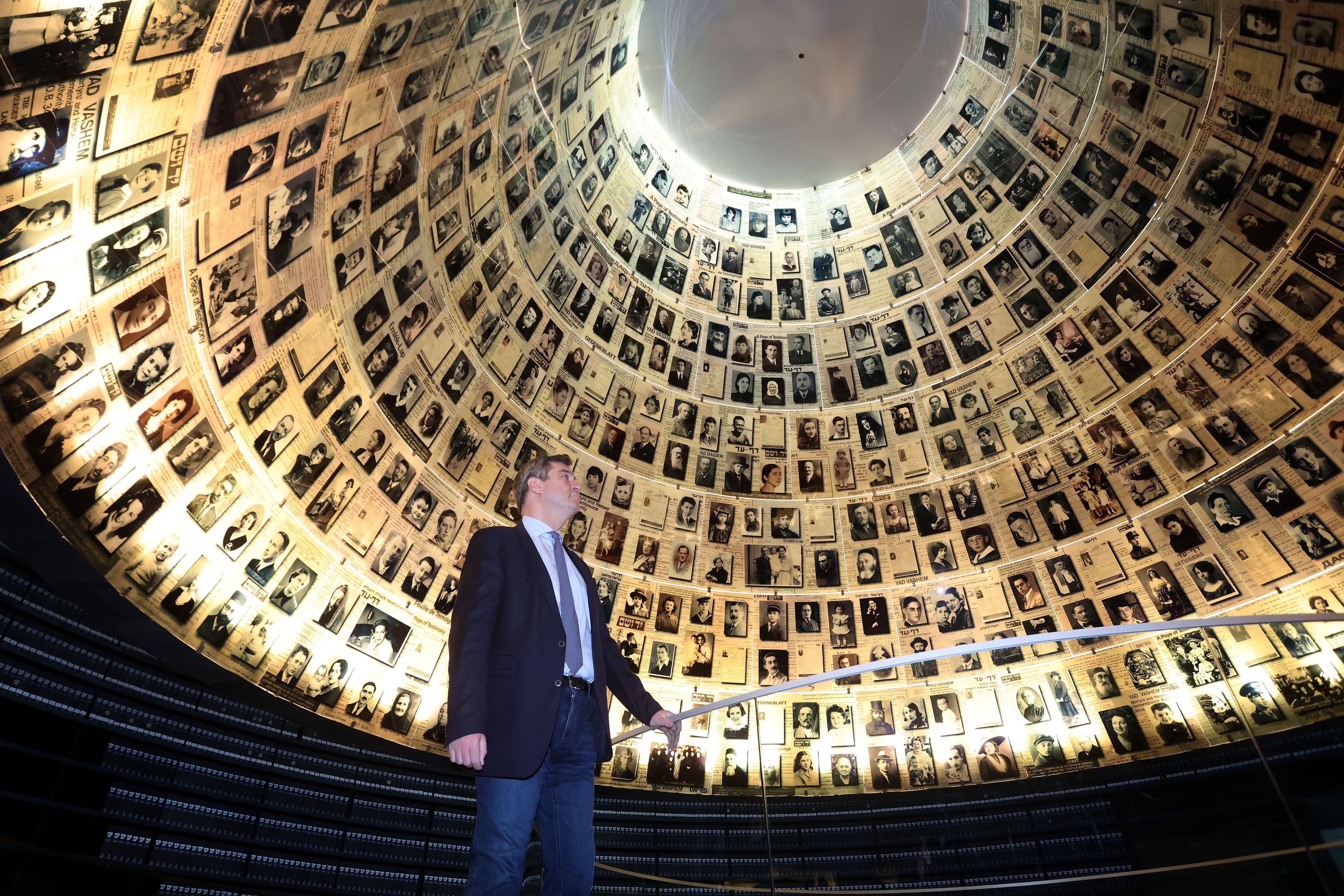 Bayerns Ministerpräsident Markus Söder bei einem Besuch in der Holocaust-Gedenkstätte Yad Vashem 2023.