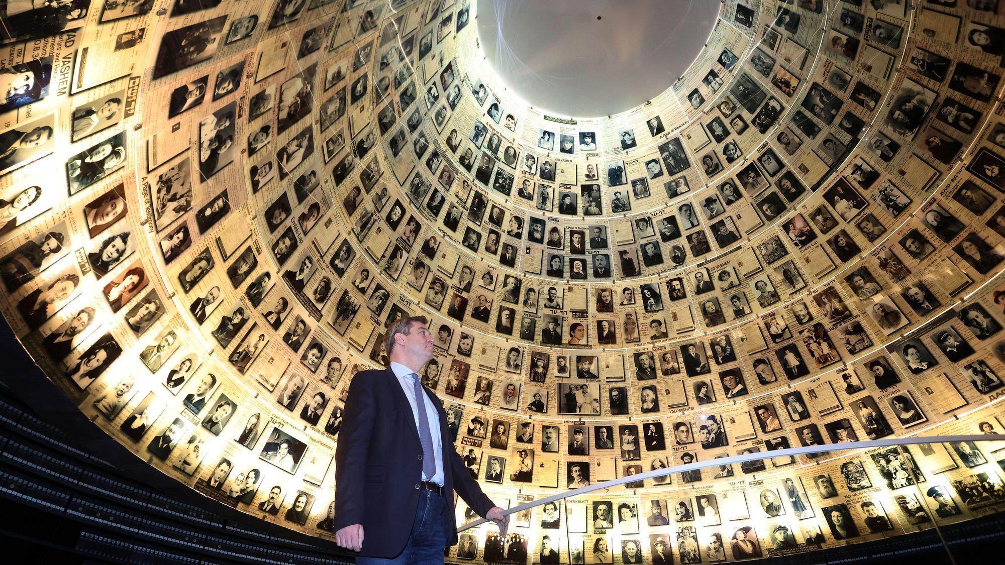 Bayerns Ministerpräsident Markus Söder bei einem Besuch in der Holocaust-Gedenkstätte Yad Vashem 2023.