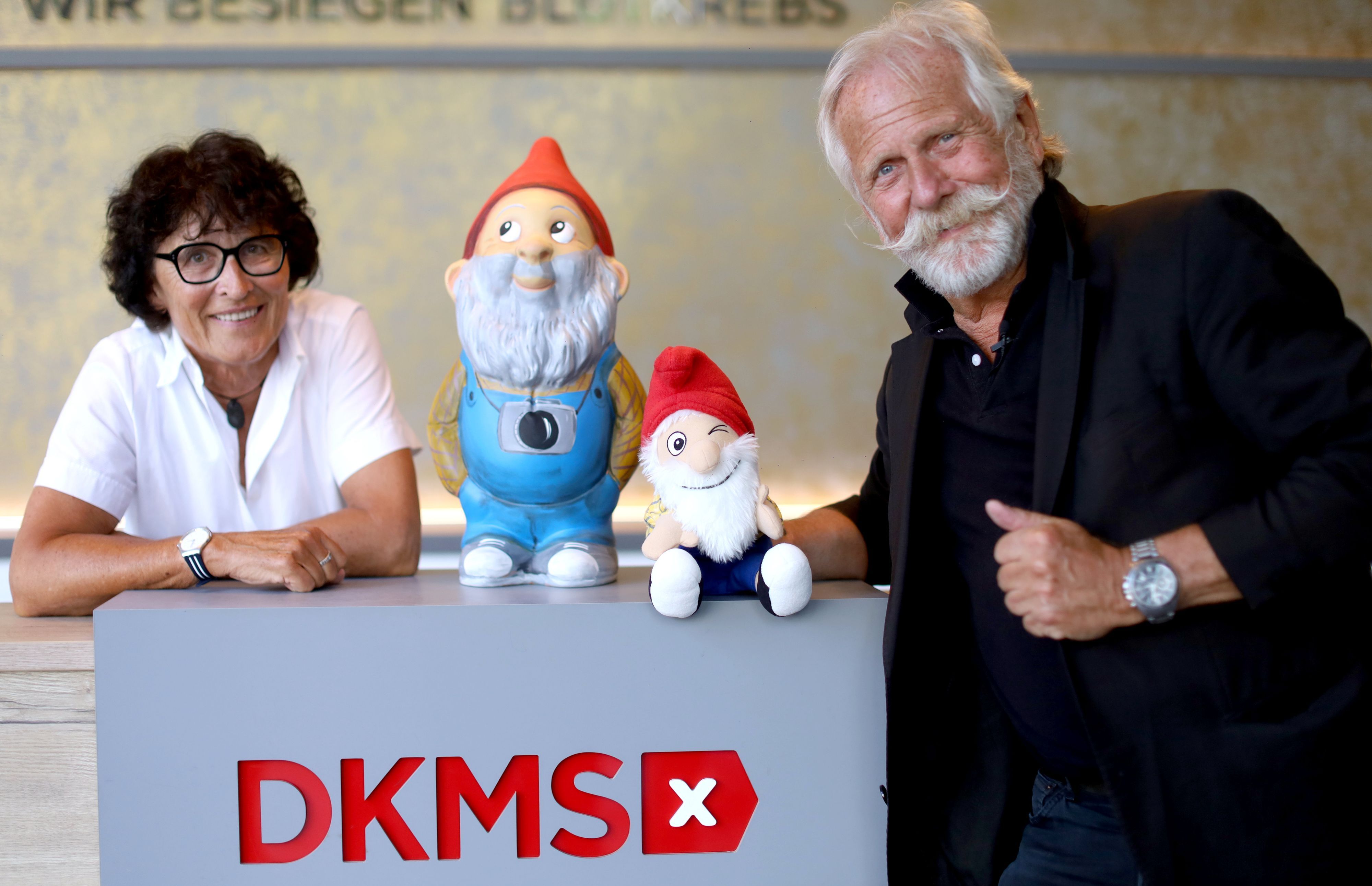 Der Gartenzwerg Herr Lehmann mit seiner Erschafferin Jutta Maas und Ex-Höhner-Sänger Henning Krautmacher.