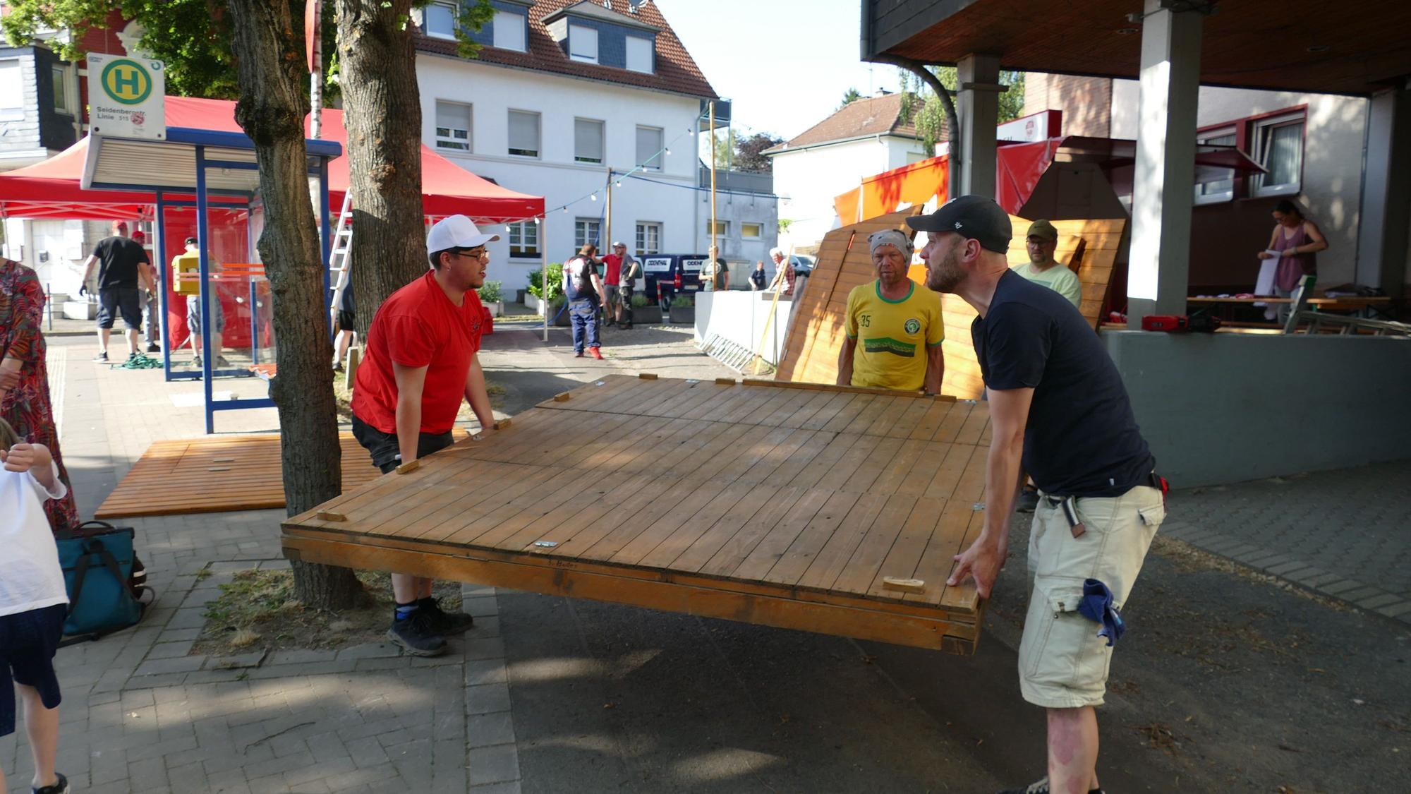 In den Tagen vor dem großen Fest beginnt der JGV Rosenhügel mit dem Aufbau seiner Party-Ecke.