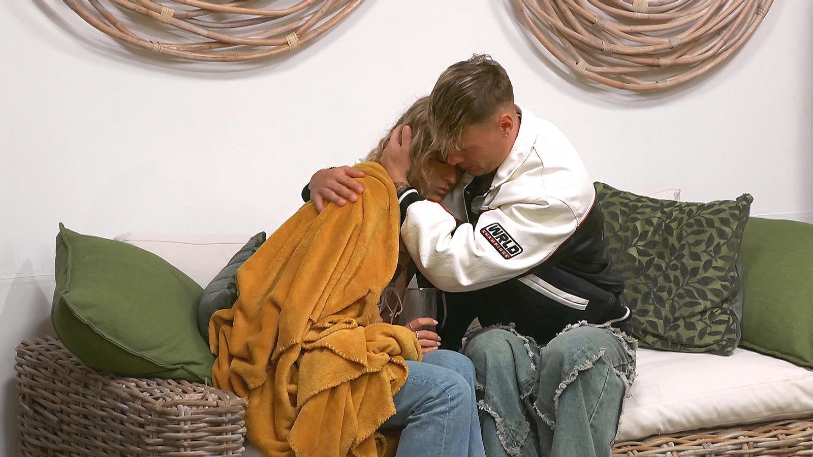 Tanina und Fabian versöhnen sich.  (Bild: RTL)