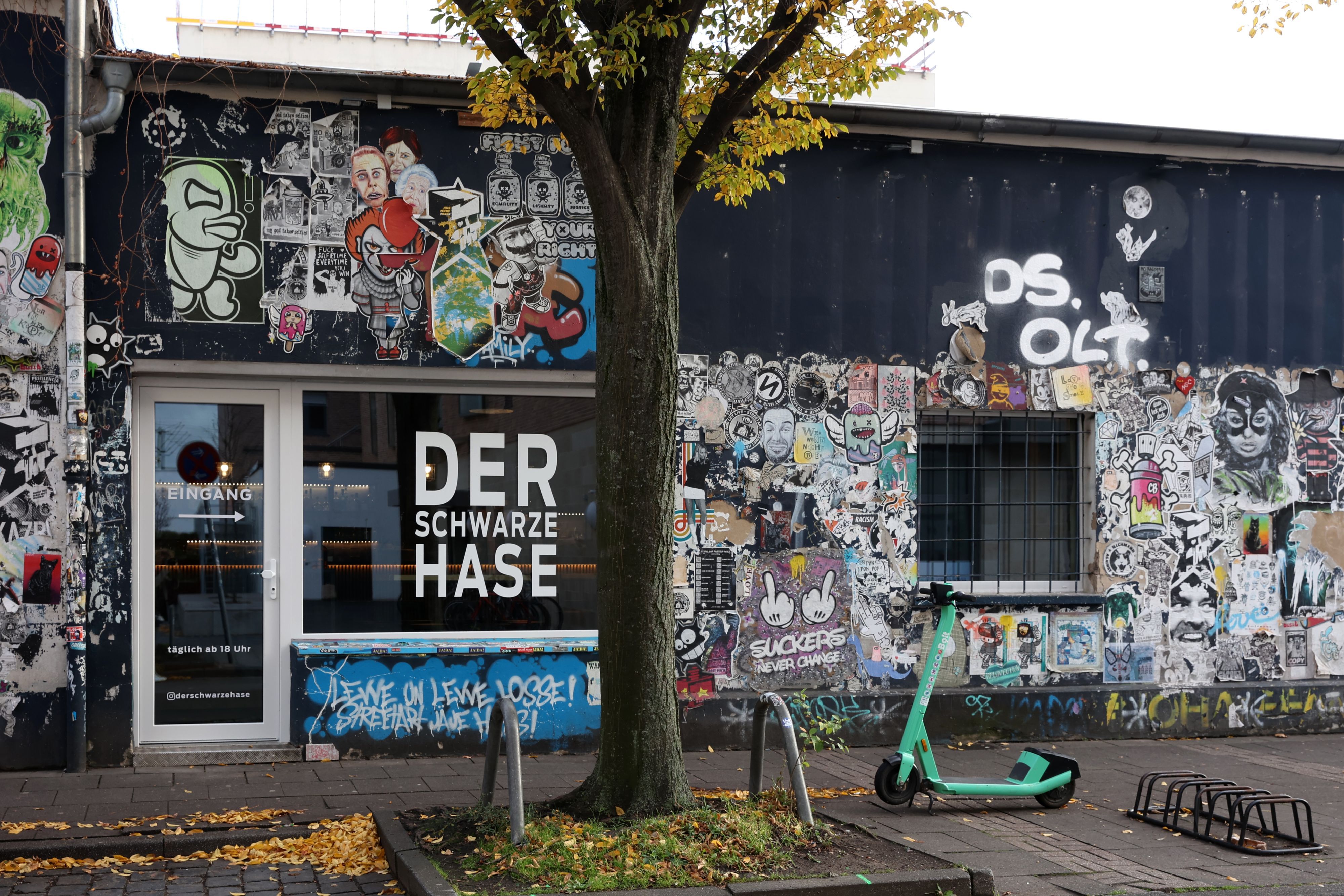Eingang der Bar „Der Schwarze Hase“, Nachfolger der „Stapelbar“. (Archivbild)