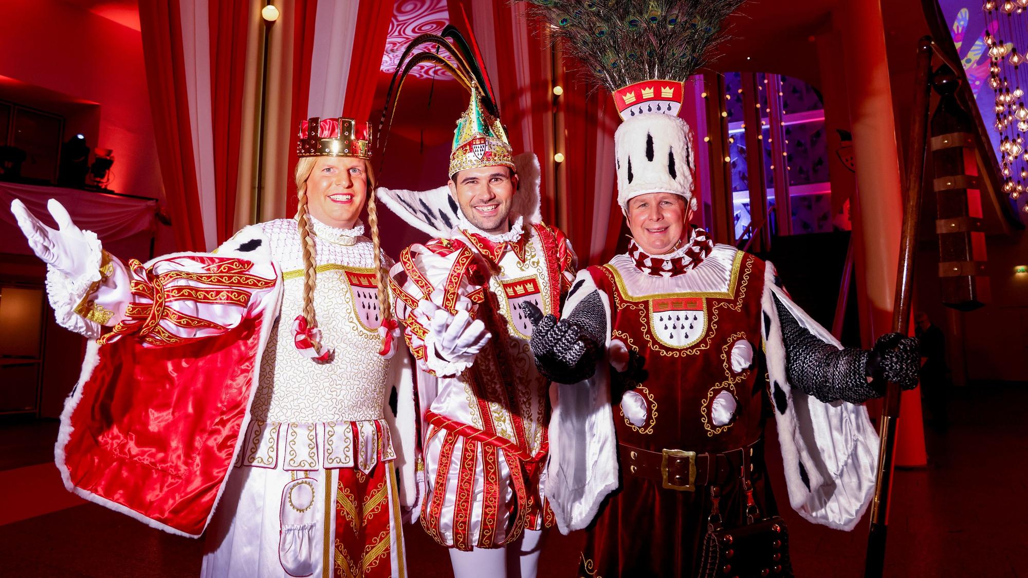 Niklas Jüngling, Clemens von Blanckart und Stefan Blatt als Prinz, Bauer und Jungfrau bei der Proklamation im Januar.