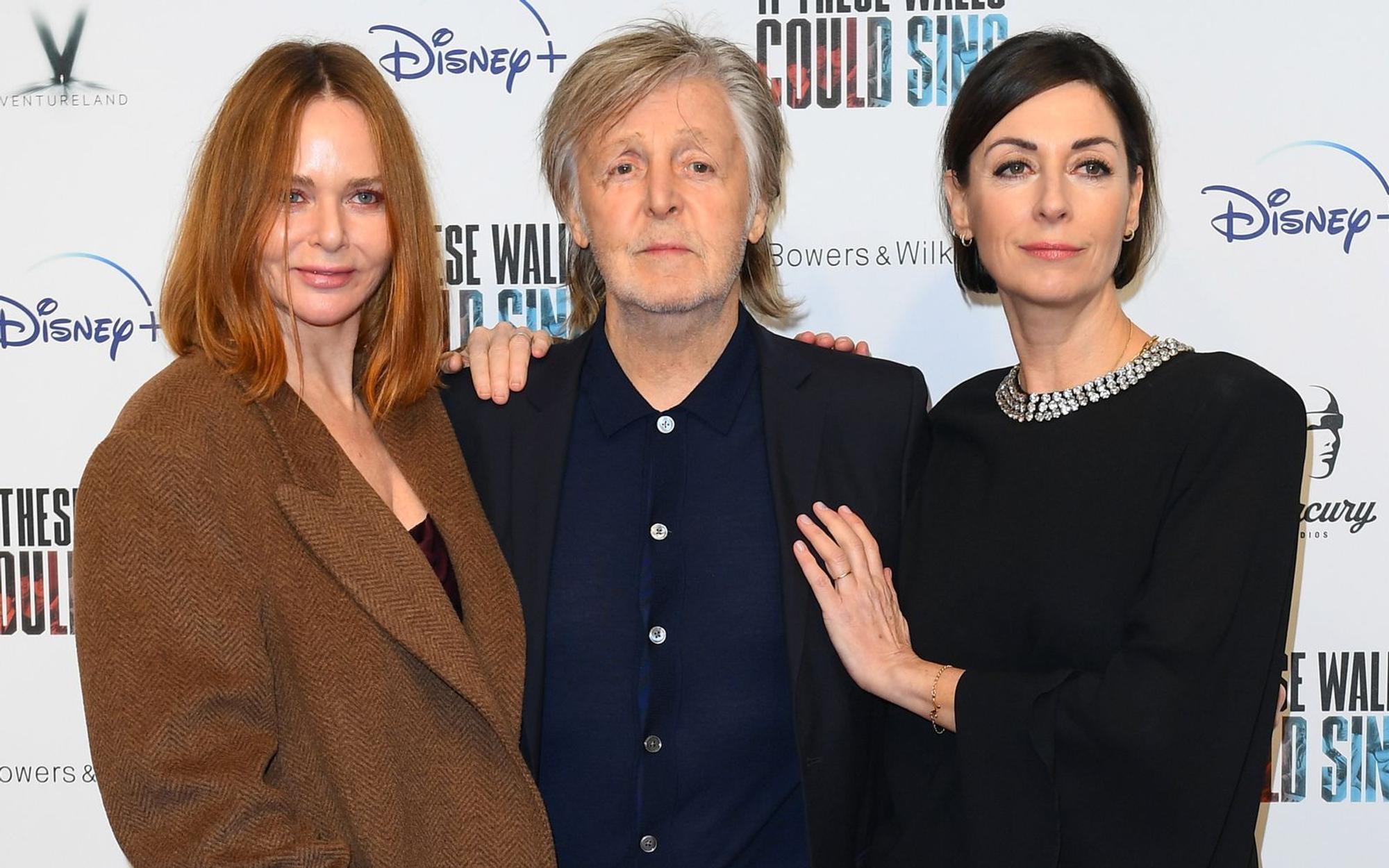 Mary Had A Little Lamb: Paul McCartney mit seinen Töchtern Stella (links) und Mary McCartney. (Bild: Joe Maher/Getty Images)