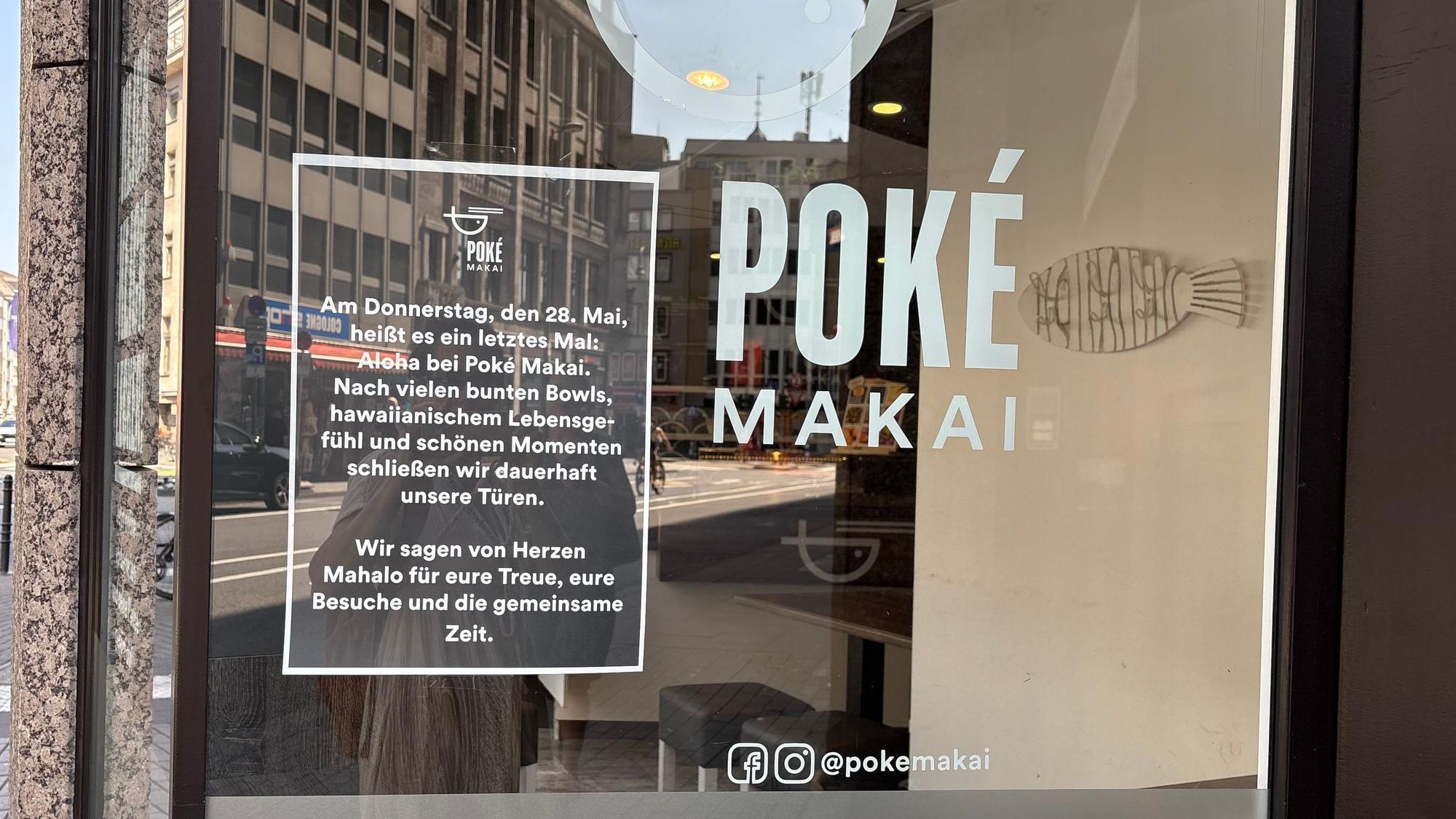Poké Makai Eingang mit Zettel über Schließung.