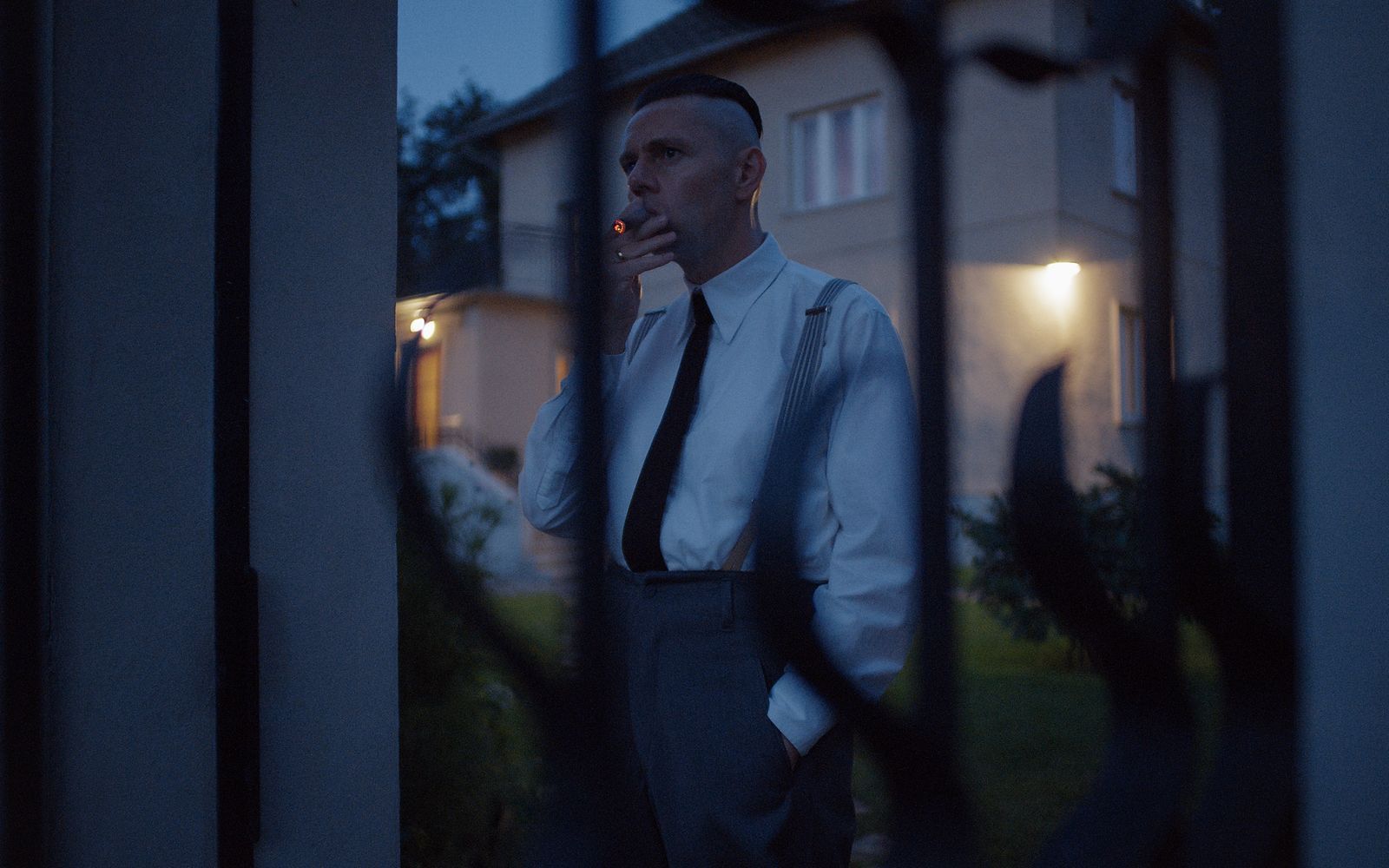 Mit seiner Rolle des KZ-Kommandanten Rudolf Höß in „The Zone of Interest“ sorgte Christian Friedel weltweit für Aufmerksamkeit. Das Holocaust-Drama von Jonathan Glazer wurde 2024 mit einem Oscar als bester internationaler Film ausgezeichnet. (Bild: Leonine)