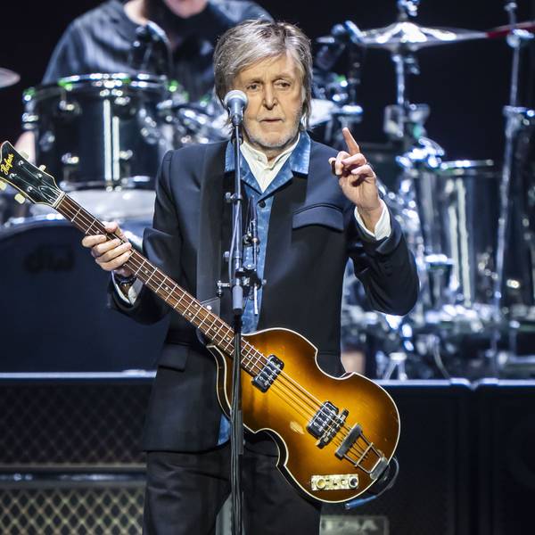 ARCHIV - 14.12.2024, Großbritannien, Manchester: Sir Paul McCartney auf der Bühne des Co-op Live in Manchester während seiner Got Back Tour.