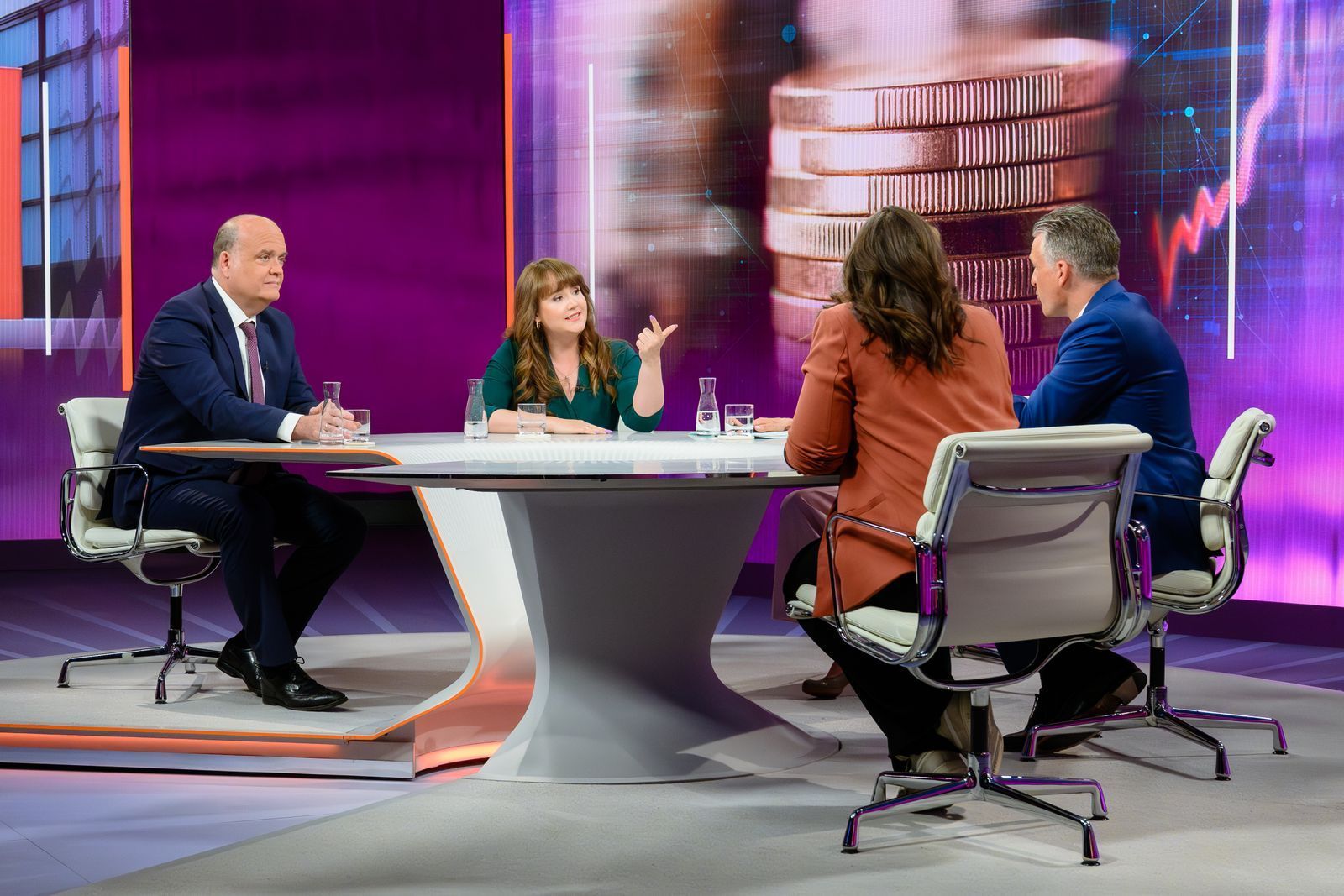 Robin Alexander (links) mahnte: „Das ist kein Spielplatz für Egos, sondern es gibt ein Land, das regiert werden muss!“ (Bild: ZDF/Svea Pietschmann)
