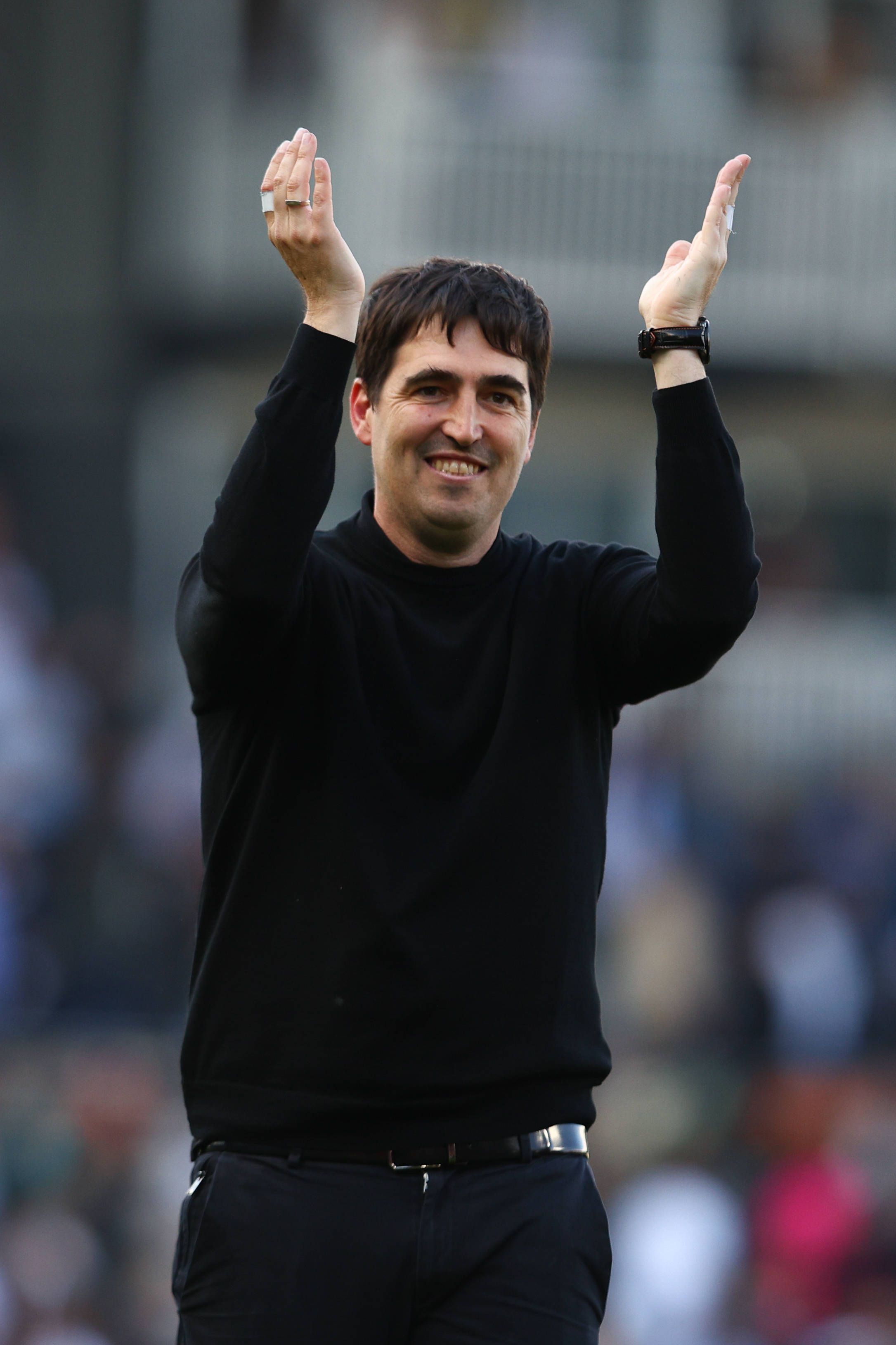 Premier League: Fulham v AFC Bournemouth LONDON, UK - 9th May 2026: Head Coach of AFC Bournemouth Andoni Iraola applauds the fans after the Premier League match between Fulham FC and AFC Bournemouth at Craven Cottage London Craven Cottage England United Kingdom Copyright: xCraigxMercerx/xPeakxActionxPhotosx