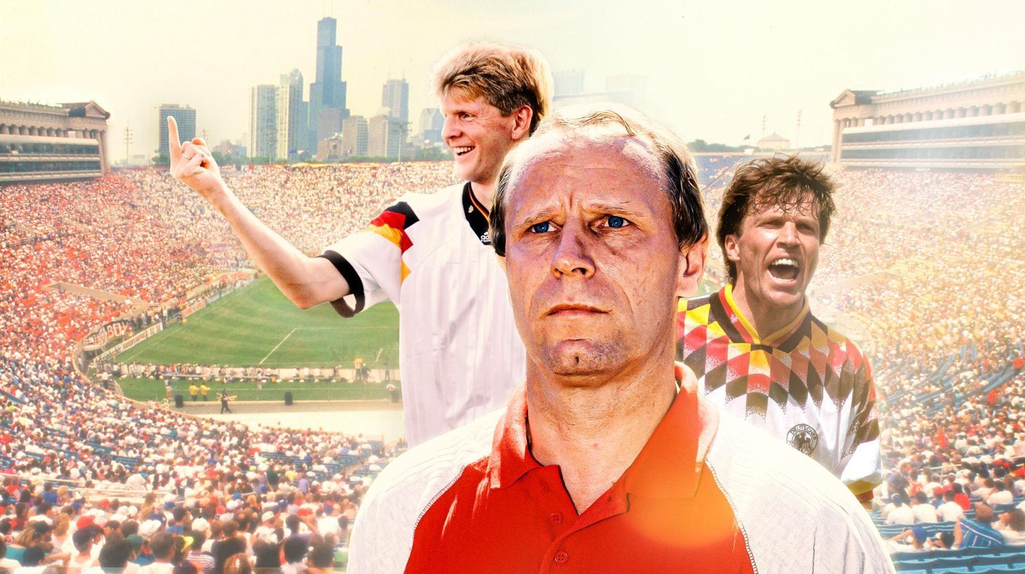 Das Cover der ARD-Dokuserie „Elf Helden - Ein Albtraum“ zeigt drei Protagonisten eines WM-Horrortrips in die USA 1994. Dort wollte der amtierende Fußball-Weltmeister Deutschland seinen Titel mit Trainer Berti Vogts (zweiter von links) und Kapitän Lothar Matthäus verteidigen. Es kam anders - auch für Stefan Effenberg (links). (Bild: NDR/ARD/picture alliance/firo Sportphoto | Jürgen Fromme/Michael Kunkel/Bongarts/Getty Images/IMAGO/WEREK/IMAGO/HJS)