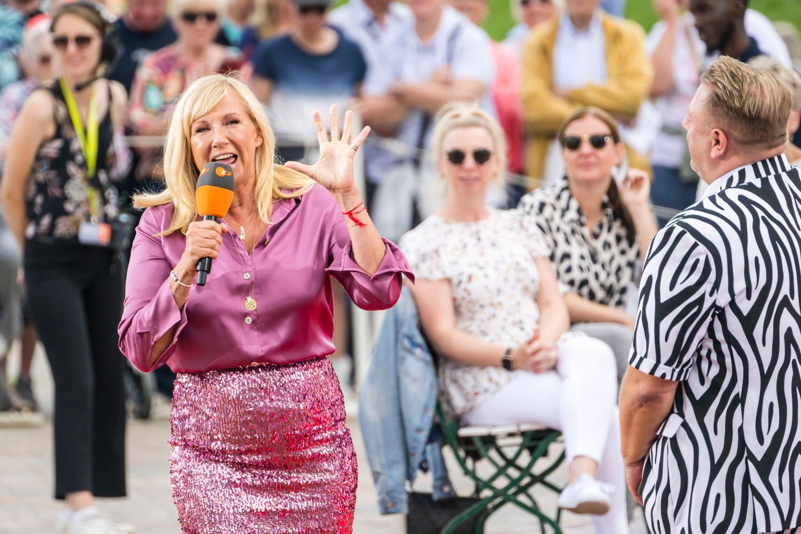 Andrea Kiewel moderiert sei 2000 den ZDF-Fernsehgarten. (Bild: 2024 Getty Images/Thomas Lohnes)