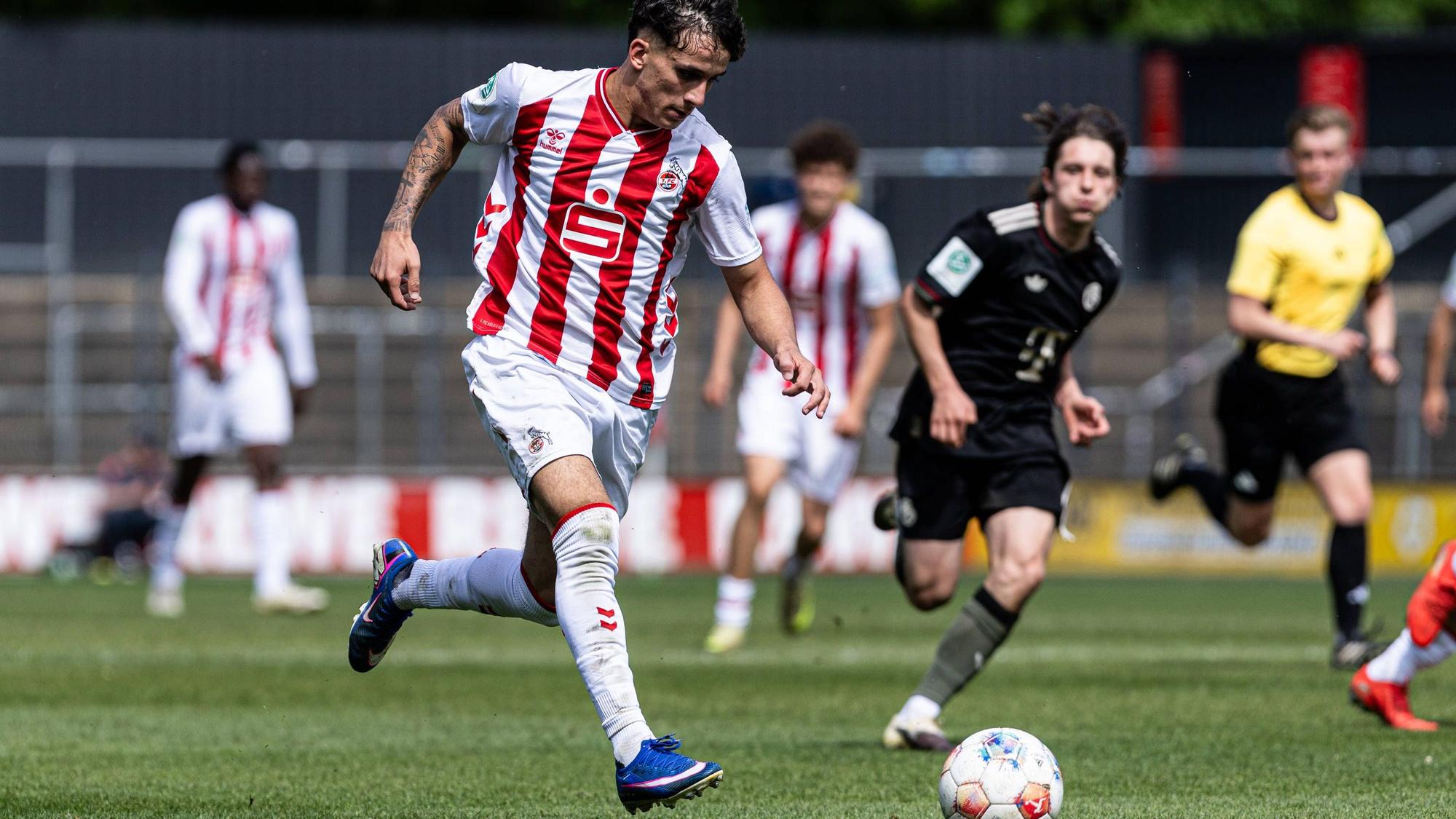 A-Junioren Bundesliga U19 Achtelfinale: 1. FC Köln U19 - FC Bayern München U19 02.05.2026 Jason Manuel Ponente Ramirez 1. FC Köln U19, 7 A-Junioren Bundesliga U19 Achtelfinale: 1. FC Köln U19 - FC Bayern München U19 Franz-Kremer-Stadion, Köln 02.05.2026 DFL egulations prohibit any use of photographs as image sequences and/or quasi video. *** A Junioren Bundesliga U19 Achtelfinale 1 FC Köln U19 FC Bayern München U19 02 05 2026 Jason Manuel Ponente Ramirez 1 FC Köln U19, 7 A Junioren Bundesliga U19 Achtelfinale 1 FC Köln U19 FC Bayern München U19 Franz Kremer Stadion, Köln 02 05 2026 DFL egulations prohibit any use of photographs as image sequences and or quasi video Copyright: xBEAUTIFULxSPORTS/Buriakovx