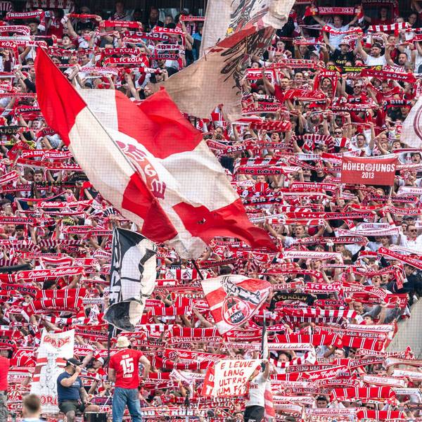 Die Fans des 1. FC Köln im Rhein-Energie-Stadion.
