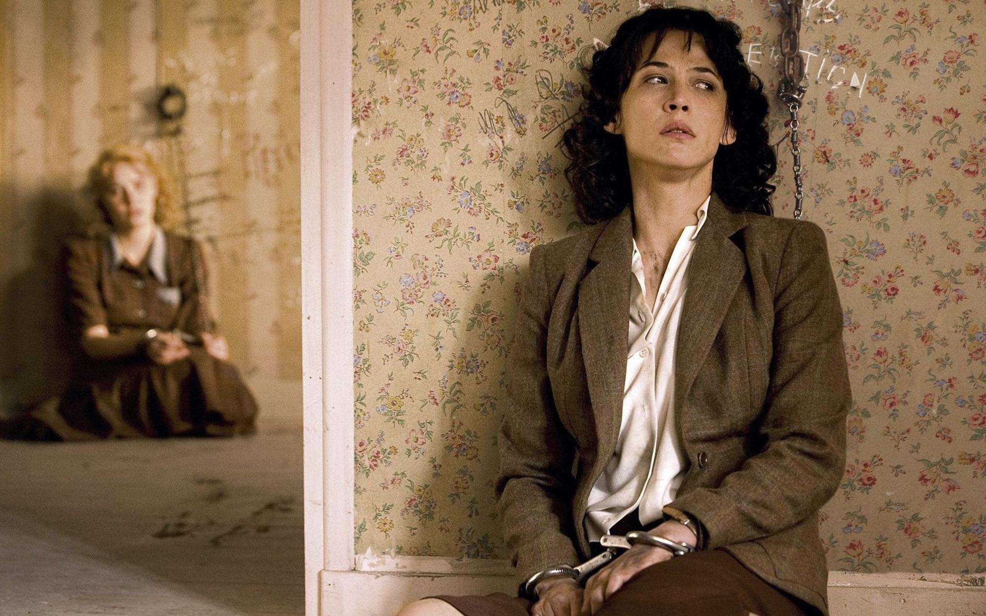 Ende einer Geheimmission? Louise Desfontaines (Sophie Marceau, rechts) und Jeanne Faussier (Julie Depardieu) sind in deutsche Gefangenschaft geraten. (Bild: Bayerischer Rundfunk / ARD Degeto)