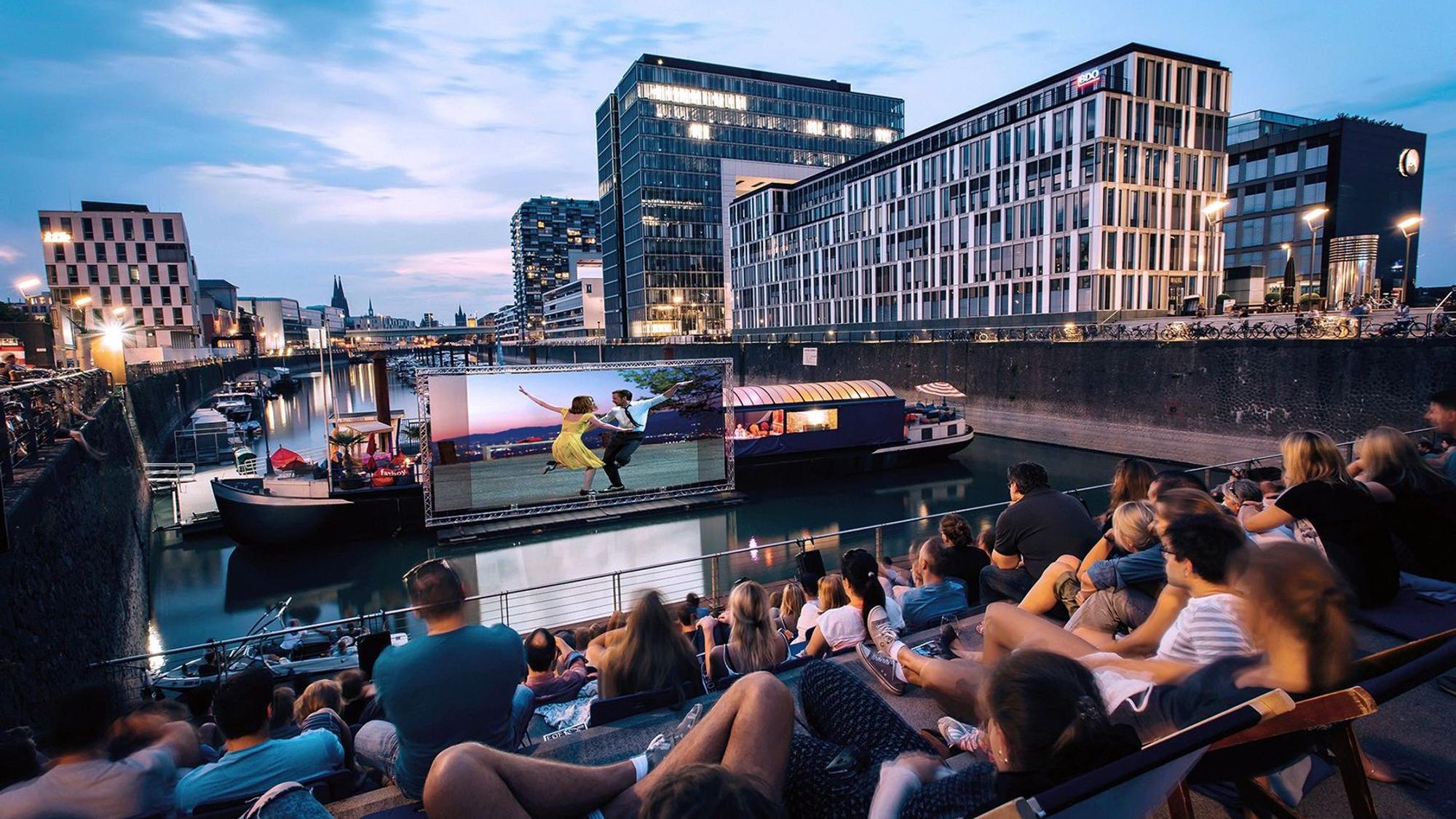Die Sommersaison im Open-Air-Kino am Rheinauhafen startet am 3. Juni.