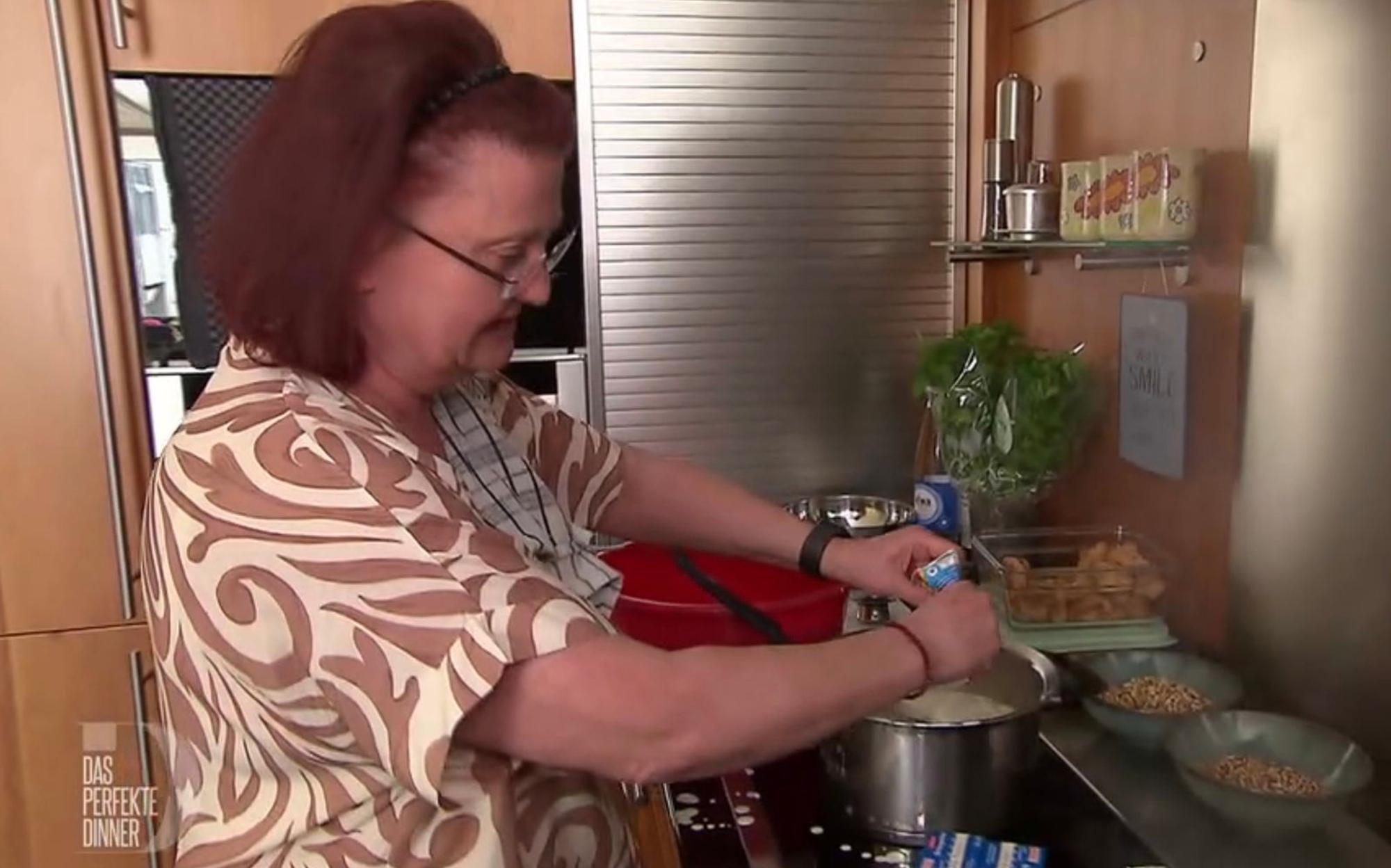 Katjas strenges Motto: „Gegessen wird, was auf den Tisch kommt.“ (Bild: RTL)
