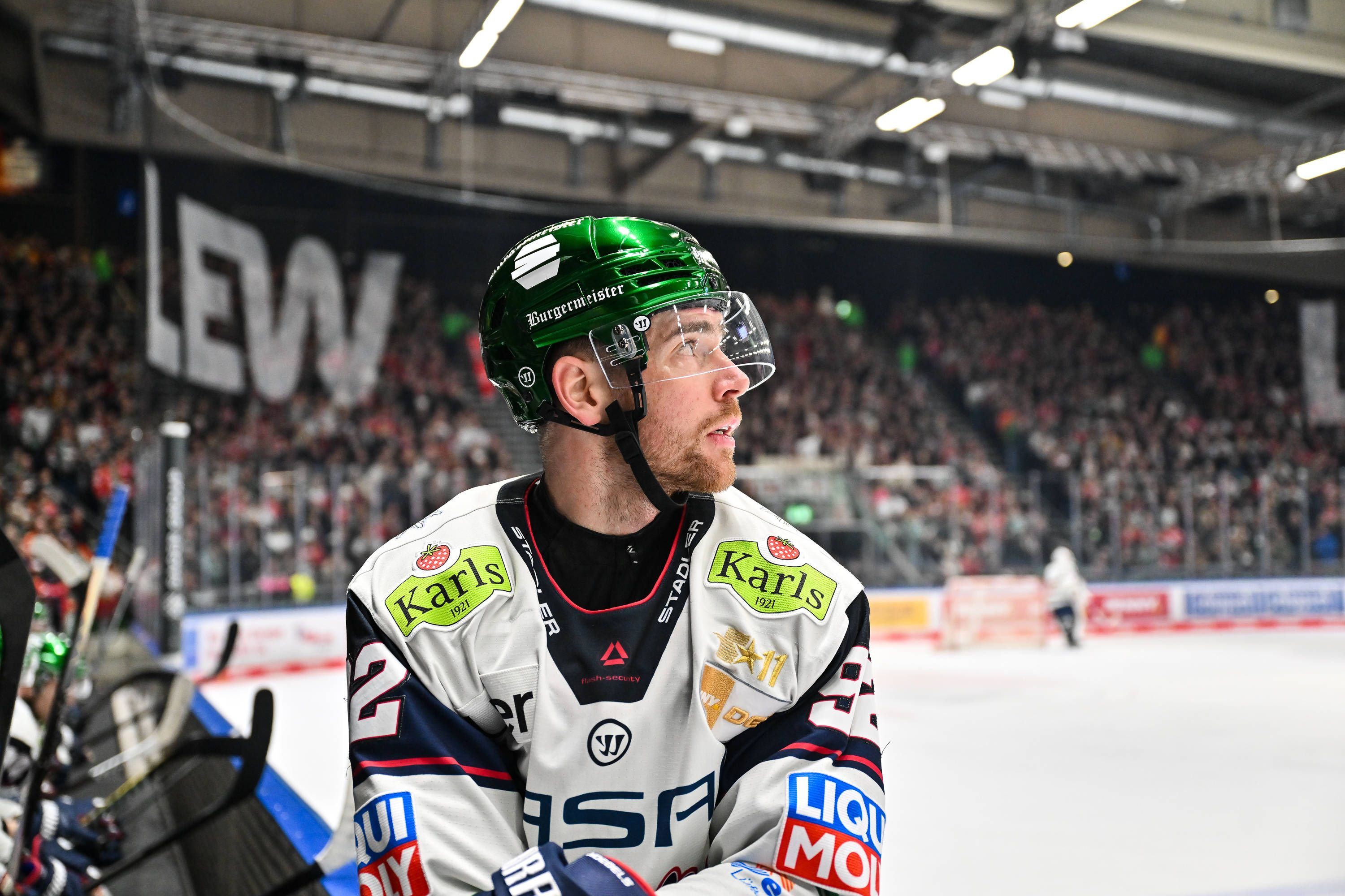 Penny DEL Augsburger Panther - Eisbären Berlin, 27.01.2026 aUGSBURG, GERMANY - 27. JANUARY: im Bild Marcel NOEBELS Eisbären Berlin 92 auf der Bande der Berliner / Einzelfoto / Freisteller während dem Match zwischen den Augsburger Panthern und den Fischtown Pinguins am 43. Spieltag der Penny DEL im Curt Frenzel Stadion *** Penny DEL Augsburger Panther Eisbären Berlin, 27 01 2026 aUGSBURG, GERMANY 27 JANUARY in the picture Marcel NOEBELS Eisbären Berlin 92 on the board of the Berlin single photo cut-out during the match between the Augsburger Panther and the Fischtown Pinguins on the 43rd matchday of the Penny DEL at the Curt Frenzel Stadium Copyright: xBEAUTIFULxSPORTS/Goldbergx