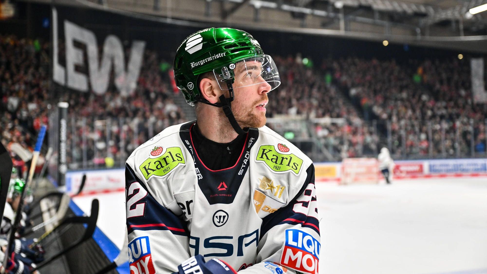 Penny DEL Augsburger Panther - Eisbären Berlin, 27.01.2026 aUGSBURG, GERMANY - 27. JANUARY: im Bild Marcel NOEBELS Eisbären Berlin 92 auf der Bande der Berliner / Einzelfoto / Freisteller während dem Match zwischen den Augsburger Panthern und den Fischtown Pinguins am 43. Spieltag der Penny DEL im Curt Frenzel Stadion *** Penny DEL Augsburger Panther Eisbären Berlin, 27 01 2026 aUGSBURG, GERMANY 27 JANUARY in the picture Marcel NOEBELS Eisbären Berlin 92 on the board of the Berlin single photo cut-out during the match between the Augsburger Panther and the Fischtown Pinguins on the 43rd matchday of the Penny DEL at the Curt Frenzel Stadium Copyright: xBEAUTIFULxSPORTS/Goldbergx