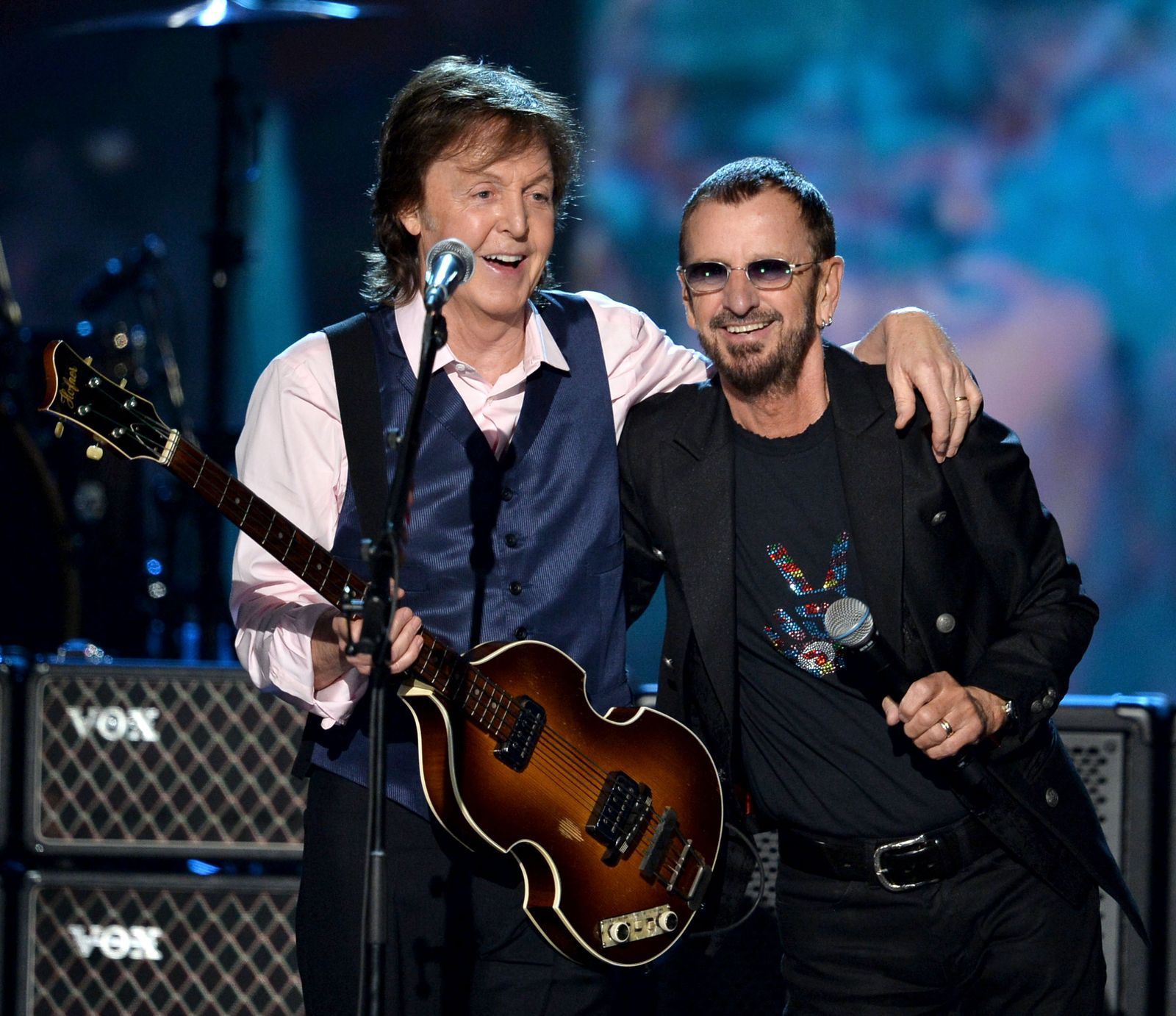 Auf seinem neuen Album „The Boys Of Dungeon Lane“ singt Sir Paul McCartney (links) ein Duett mit seinem Ex-Beatles-Kollegen Ringo Starr. (Bild: 2014 Getty Images/Kevin Winter)