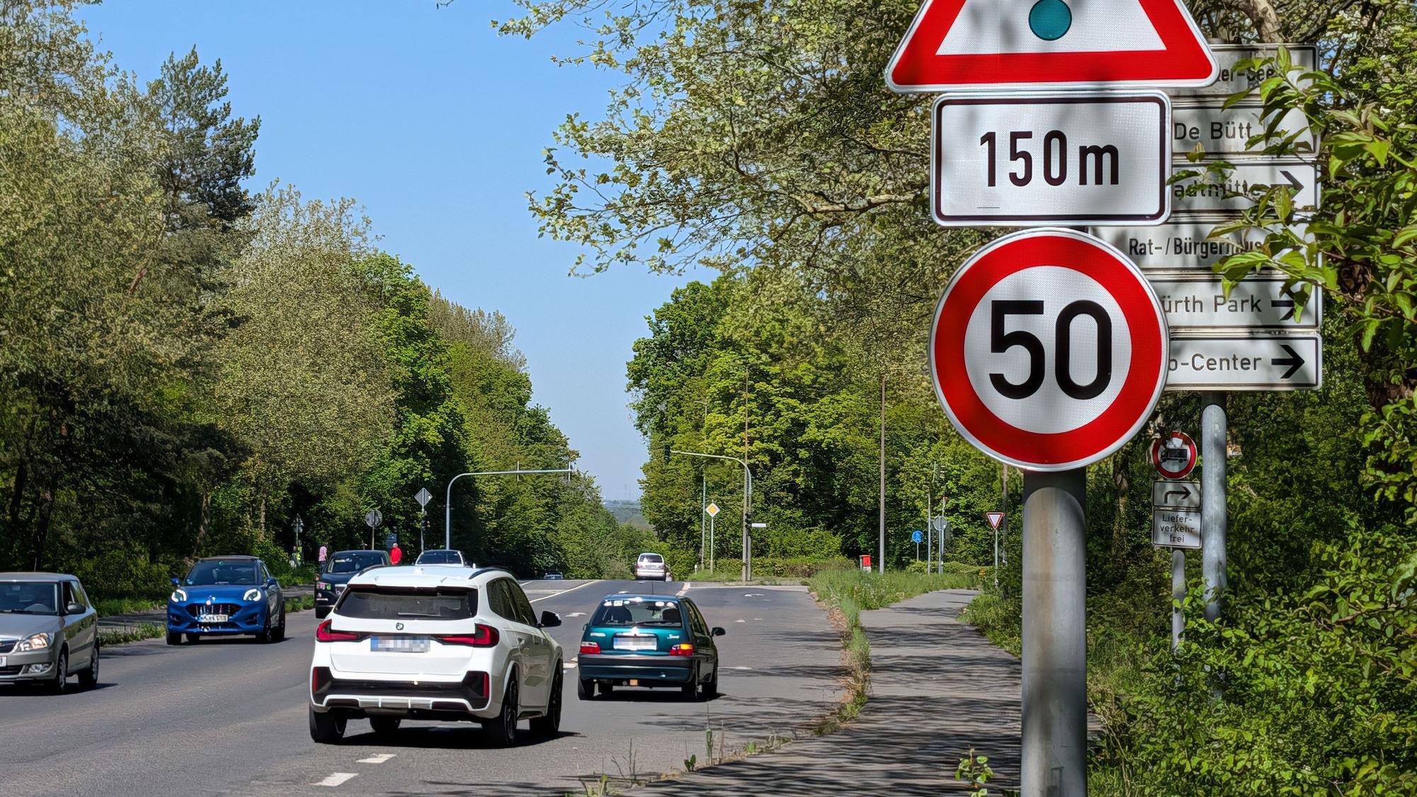 Nach dem tödlichen Unfall an der Einmündung der Theresienhöhe auf die Frechener Straße wurde in einem Abschnitt der Straße Tempo 50 angeordnet.