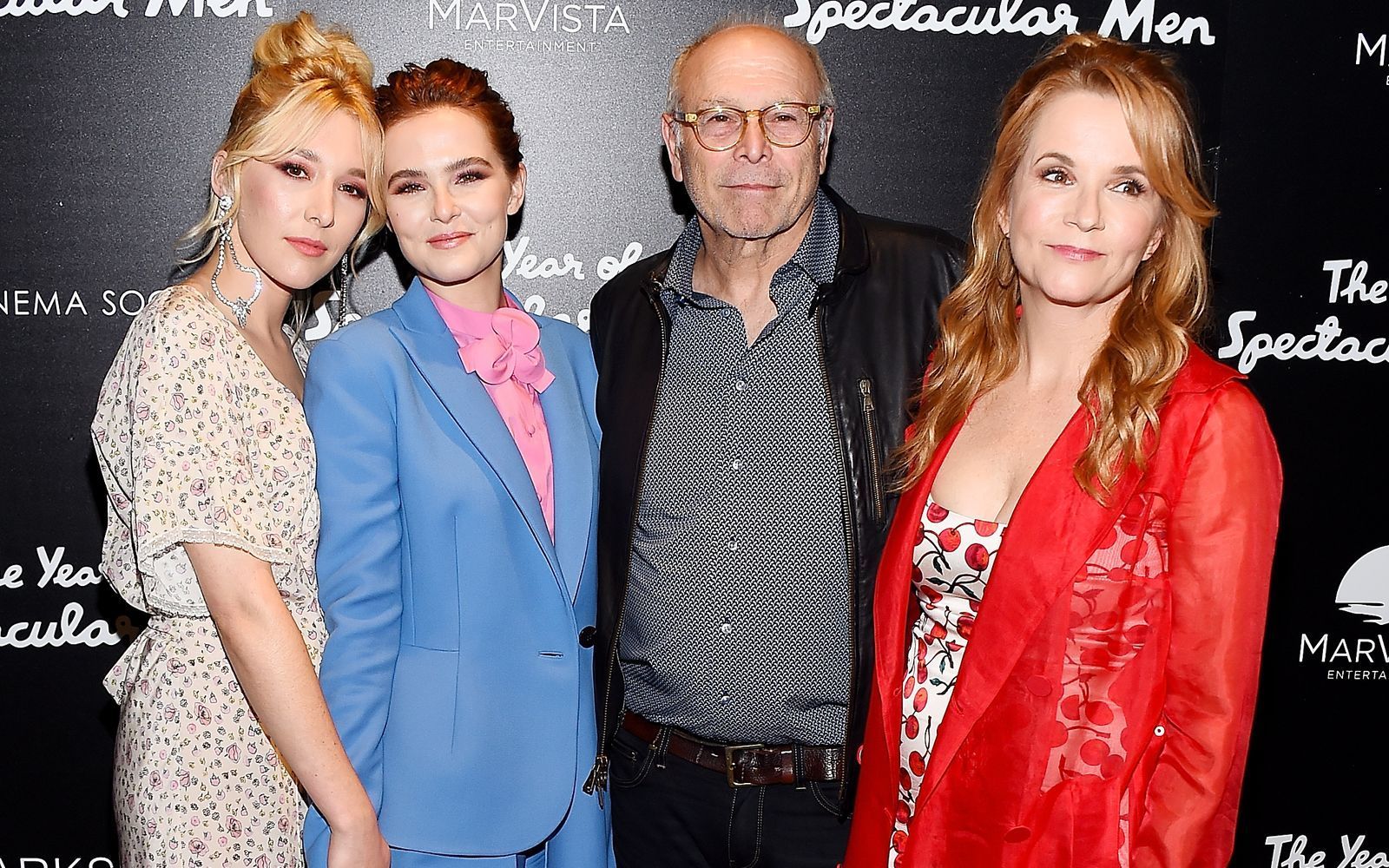 Ein echter Hollywood-Clan: Regisseur Howard Deutch, Lea Thompson (rechts) und ihre Töchter Madelyn (links) und Zoey Deutch 2017 bei der Premiere ihres Films „The Year Of Spectacular Men“. (Bild: Nicholas Hunt/Getty Images)