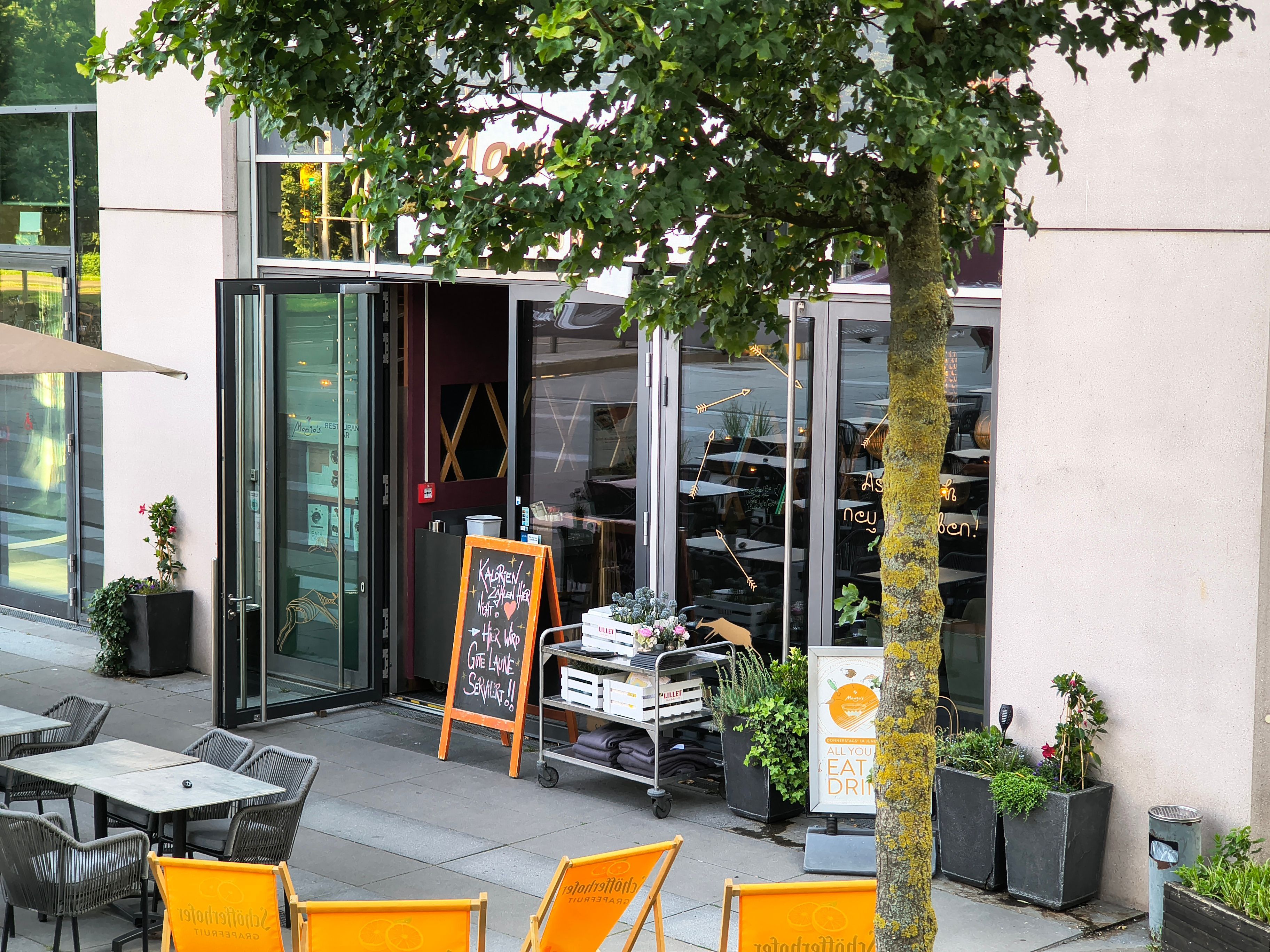 Betreiber können schlechte Restaurant-Bewertungen bei Google löschen lassen. Die Anzahl der Löschungen ist jetzt bei Google Maps sichtbar. Hier das Restaurant Mongos in Köln-Deutz.
