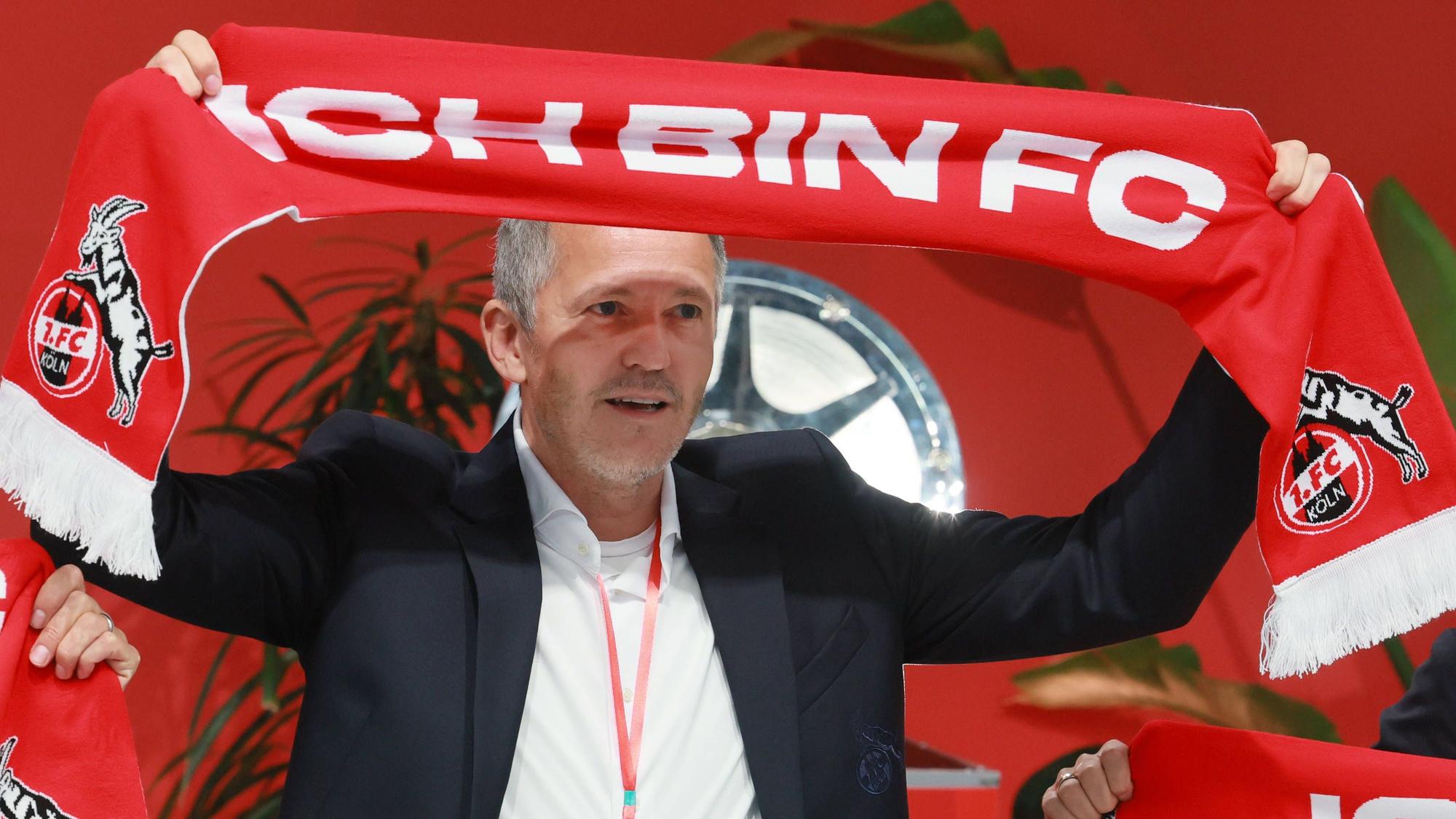 Finanzgeschäftsführer Philipp Türoff bei der Mitgliederversammlung des 1. FC Köln im September 2025