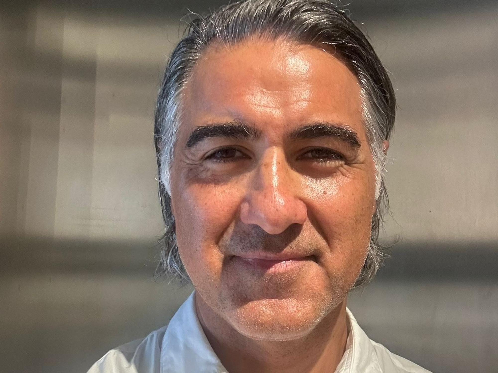 Erhan Bektas (52) hat sein Geschäft in unmittelbarer Nähe zum Friesenplatz.