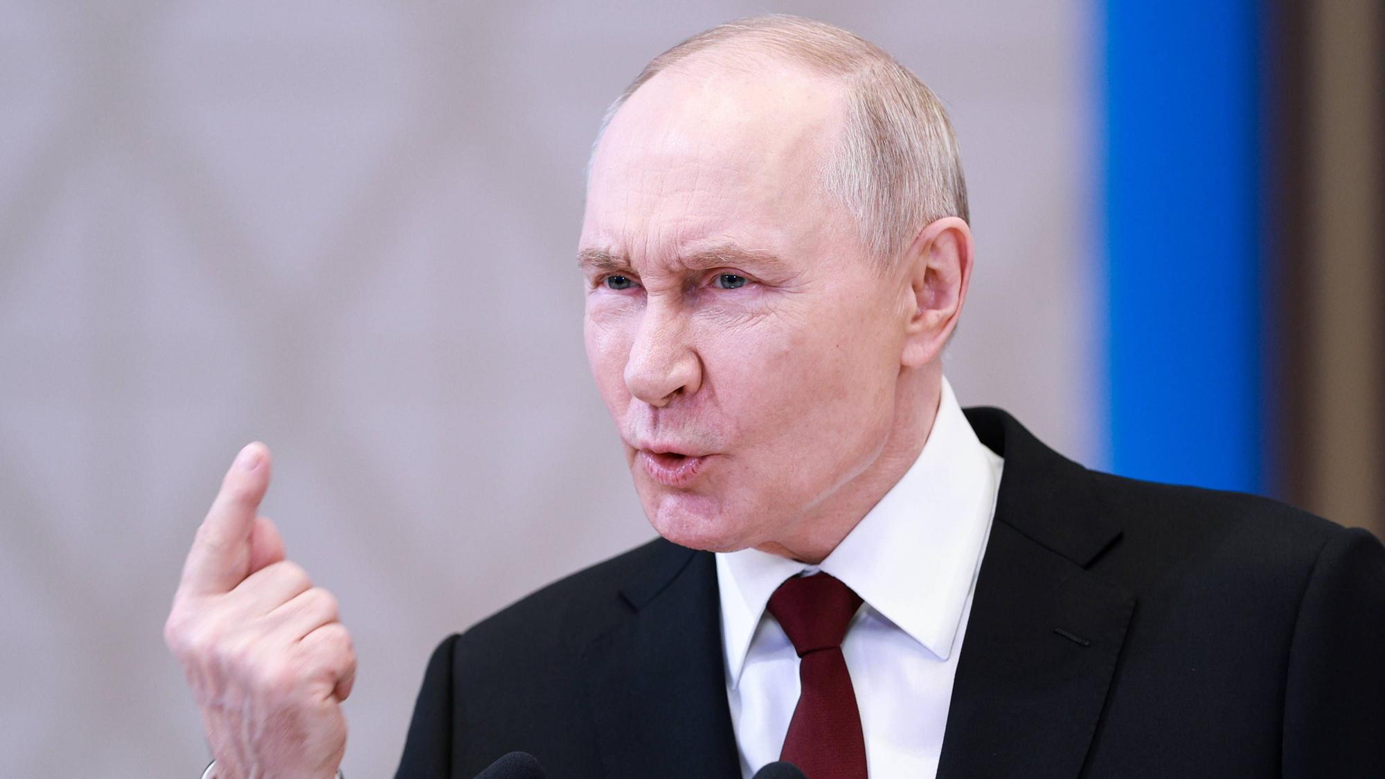 Kremlchef Wladimir Putin bei einem Auftritt vor Journalisten in Kasachstan. (Archivbild)