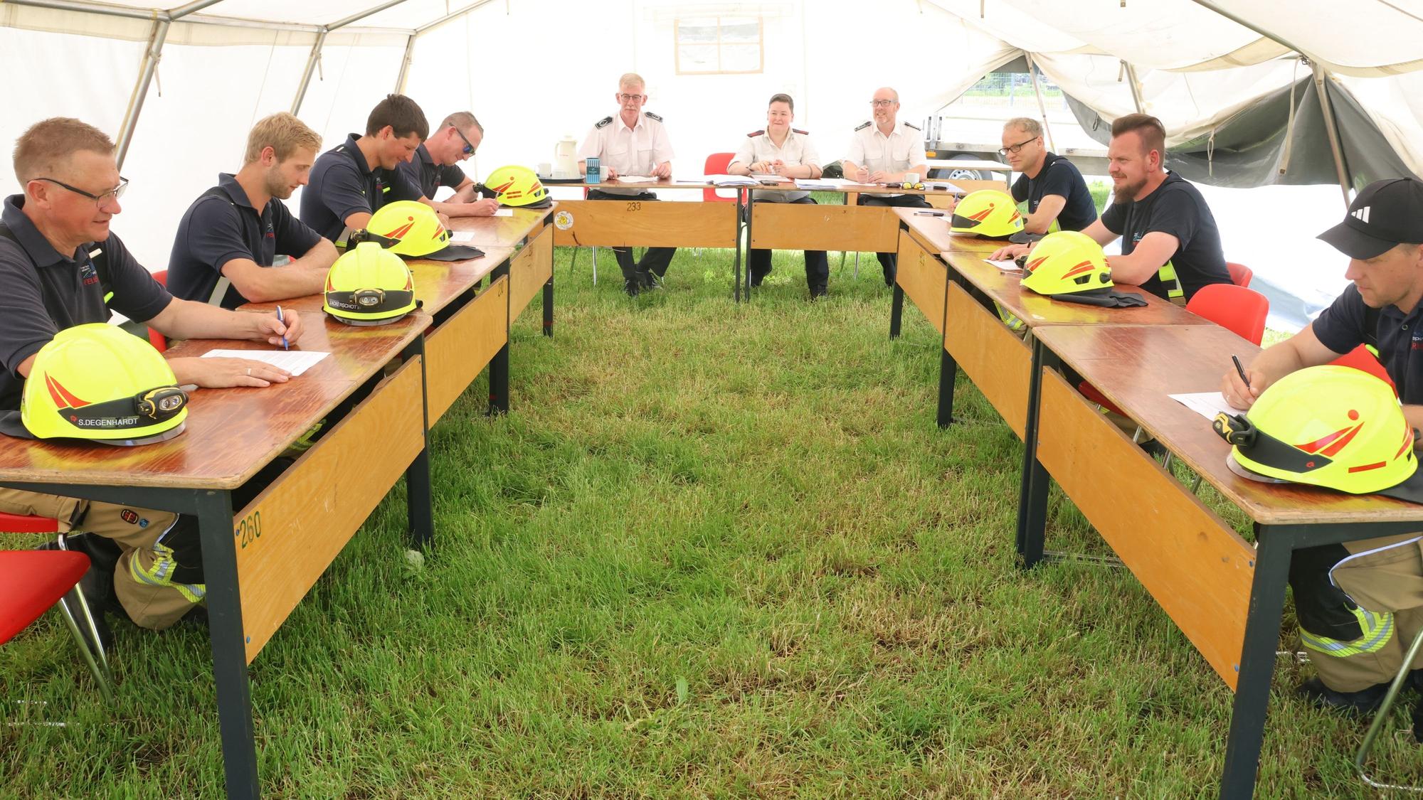 Das Foto zeigt Angehörige der Einheit Egen der Freiwilligen Feuerwehr Wipperfürth.