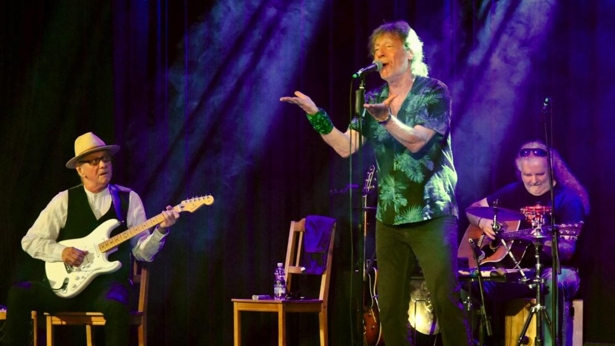 Gerd Köster mit Weggefährten im Kurtheater.