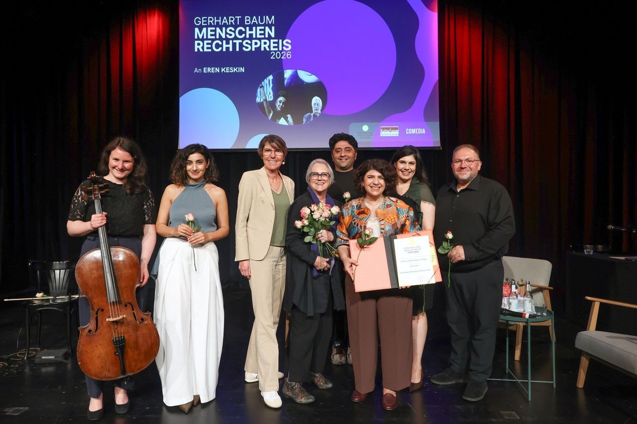 Gruppe mit Renate Liesmann-Baum, Bettina Böttinger, Berivan Aymaz, Murad Bayraktar, Dilan Top, Beate Wolff und Sertac Sanli