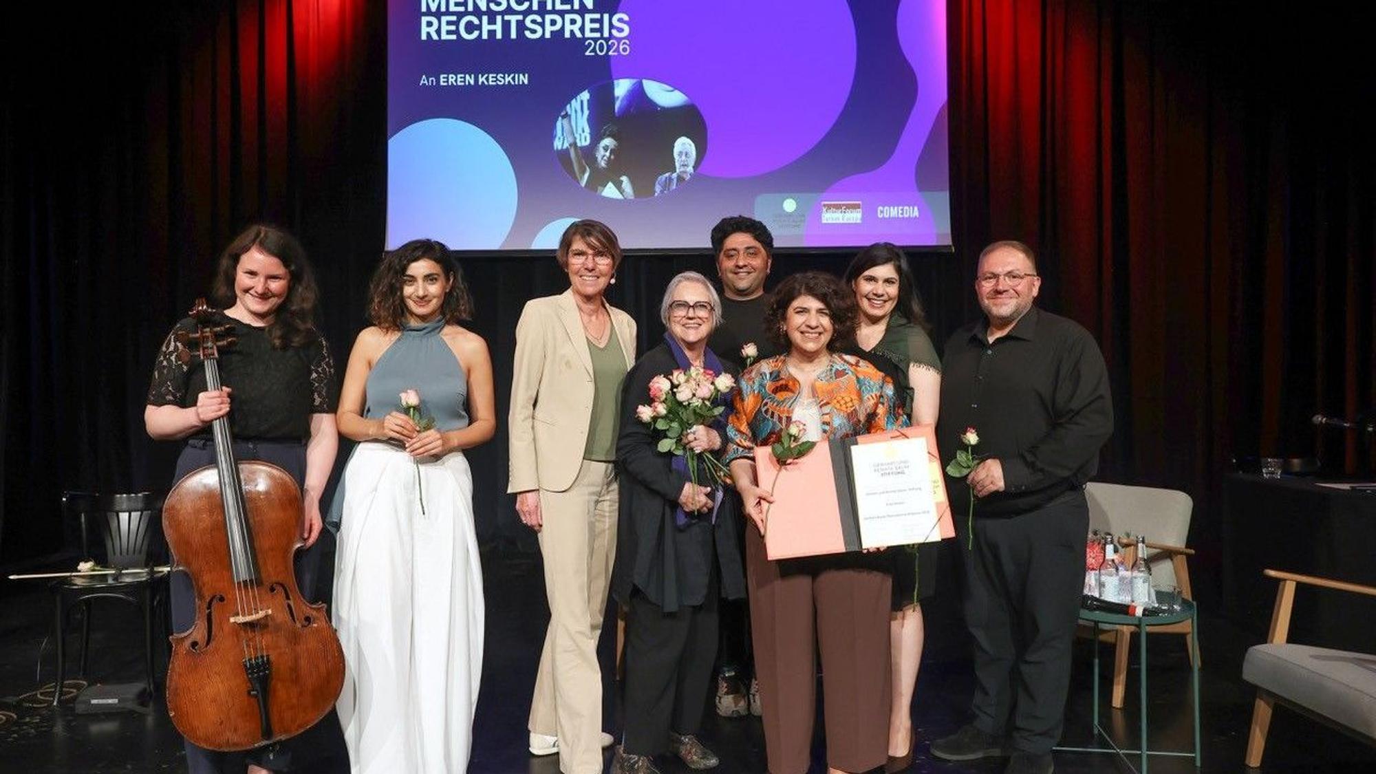 Gruppe mit Renate Liesmann-Baum, Bettina Böttinger, Berivan Aymaz, Murad Bayraktar, Dilan Top, Beate Wolff und Sertac Sanli