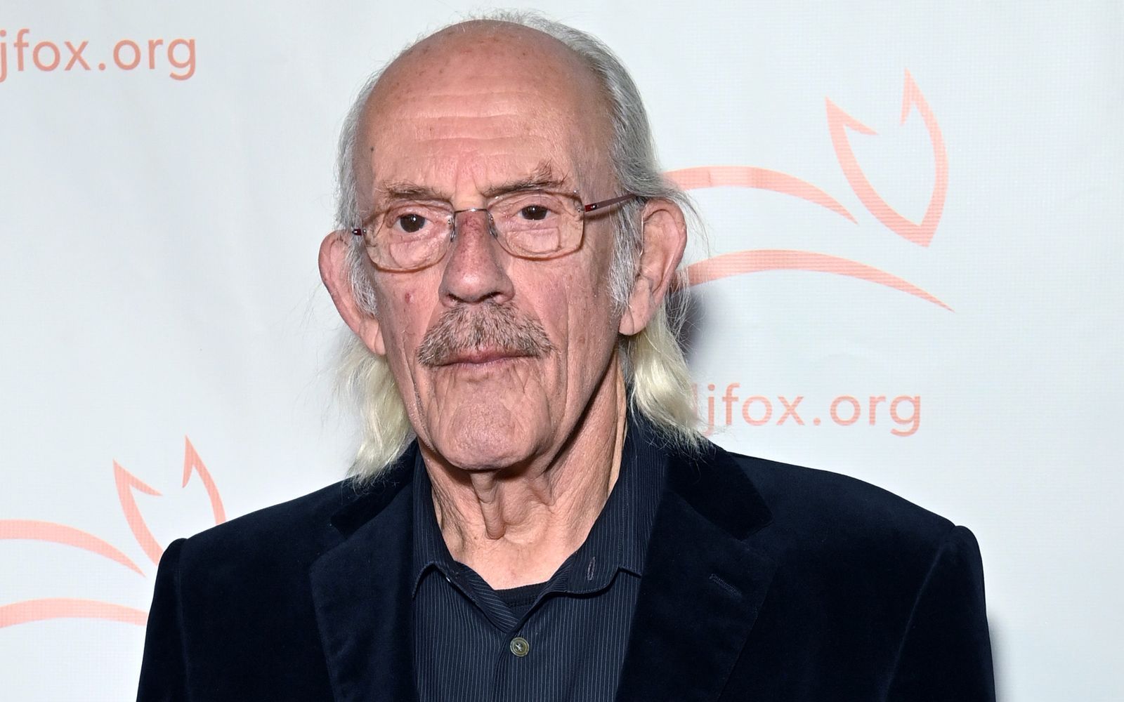 Christopher Lloyd ist heute hauptsächlich als Sprecher tätig und nur noch in kleineren Rollen zu sehen - zuletzt in der Action-Komödie „Nobody 2“. (Bild: Bryan Bedder/Getty Images for The Michael J. Fox Foundation)