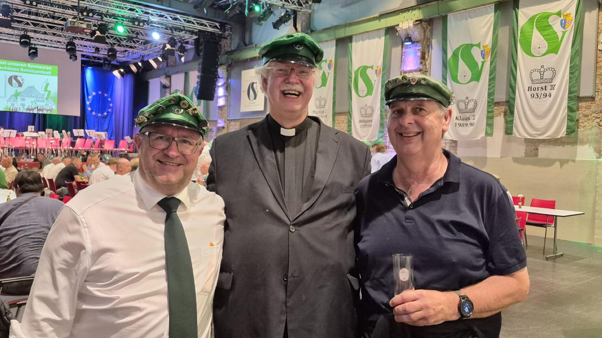 Christoph Bersch (M.) mit Peter Rothausen (r.) und Andreas Rostalski (l.).