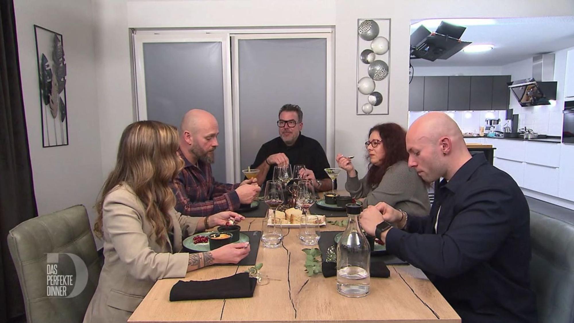 Ein fluffiges Soufflé rundet den ersten Dinner-Abend ab.
(Bild: RTL)