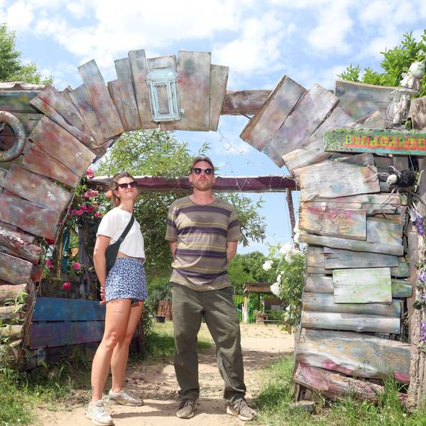 Südbrücken-Betreiber Boris Witschke mit Kira Wolter auf dem Open-Air-Gelände.
