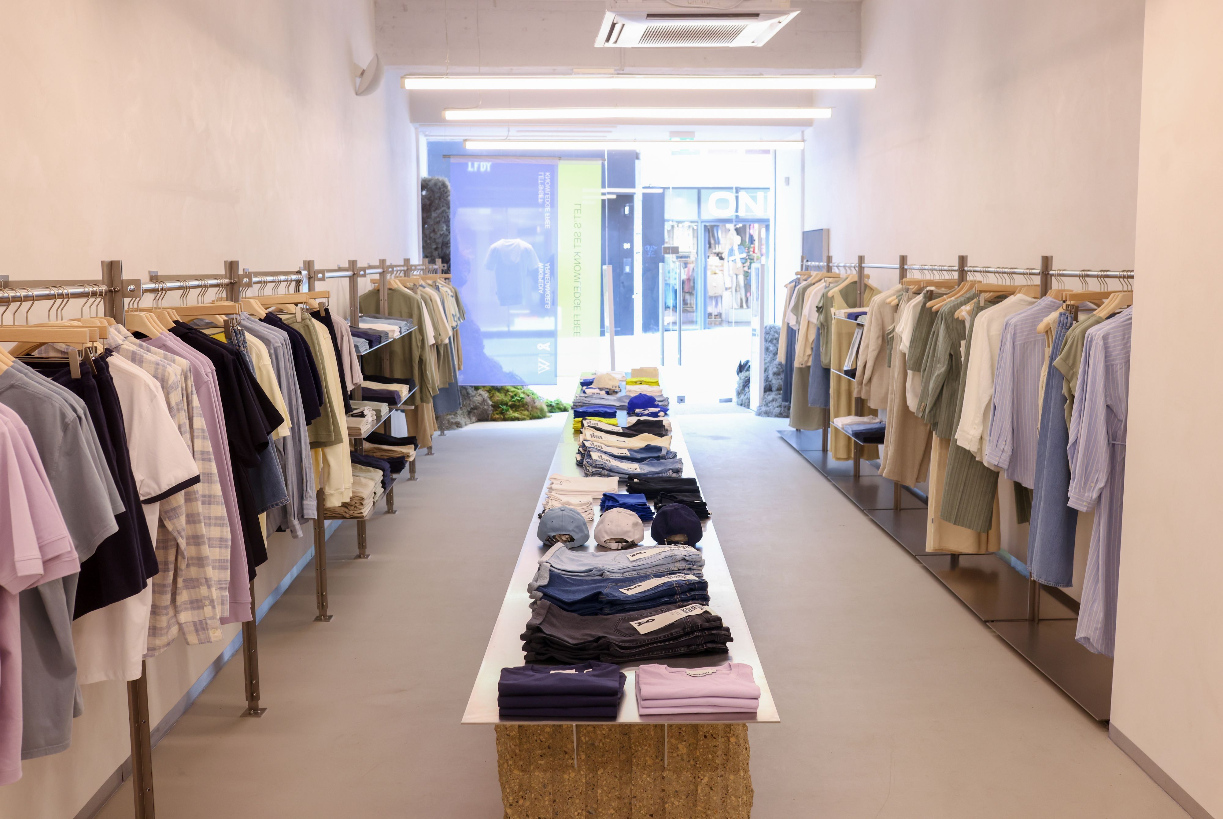 Der Kölner Armedangels-Store bei der Eröffnung 2025.