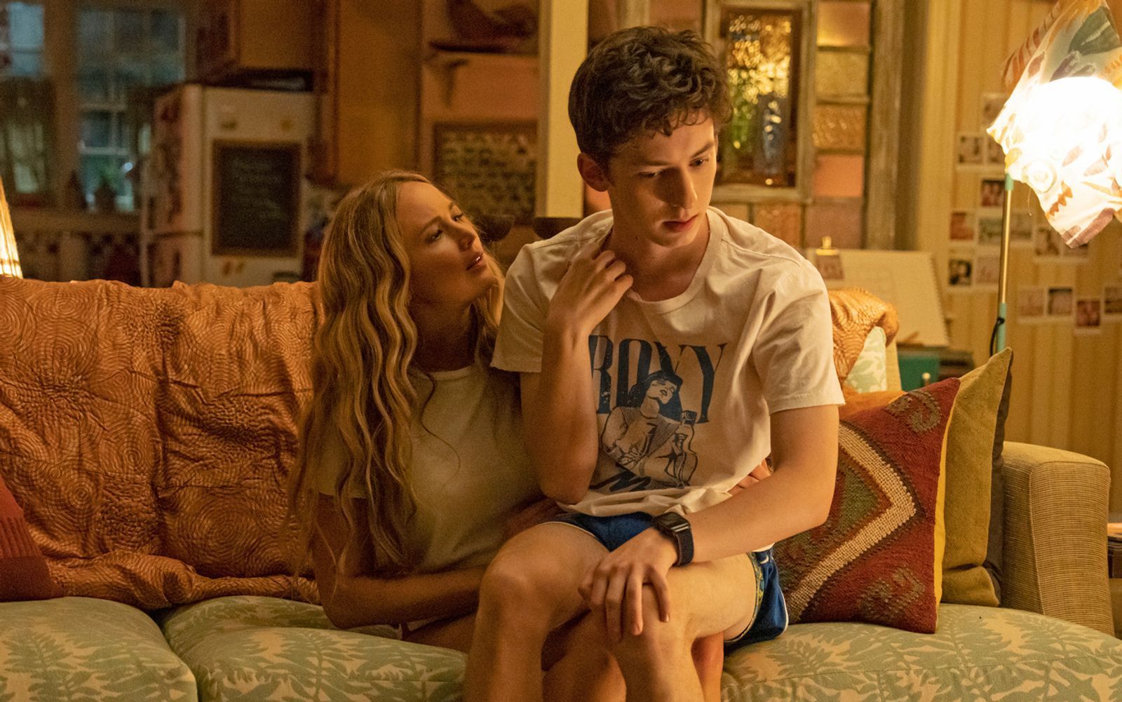 Die Komödie „No Hard Feelings“ erzählt von Uber-Fahrerin Maddie (Jennifer Lawrence), die dem unerfahrenen Jüngling Percy (Andrew Barth Feldman) ein bisschen was über die Liebe beibringen soll ... (Bild: 2023 CTMG, Inc. All Rights Reserved. / Macall Polay)